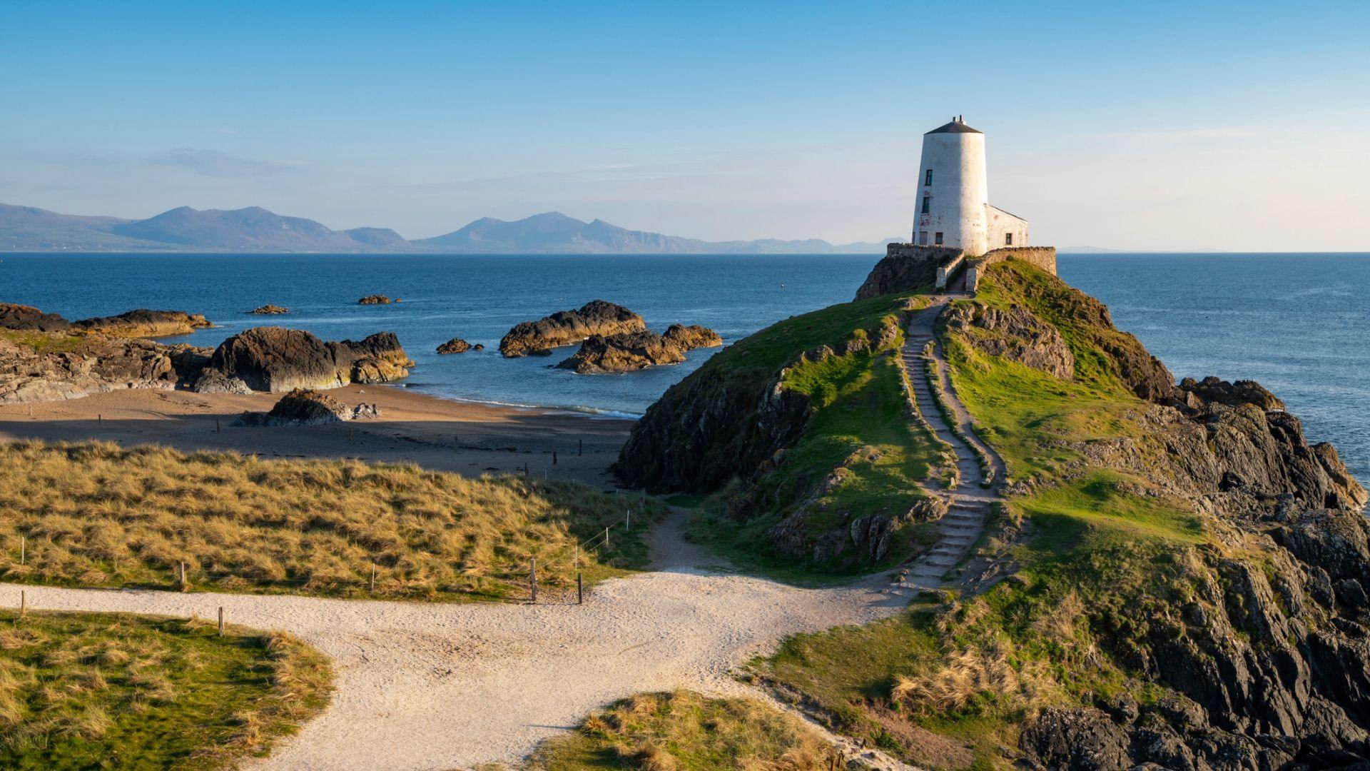 Traeth Llanddwyn
