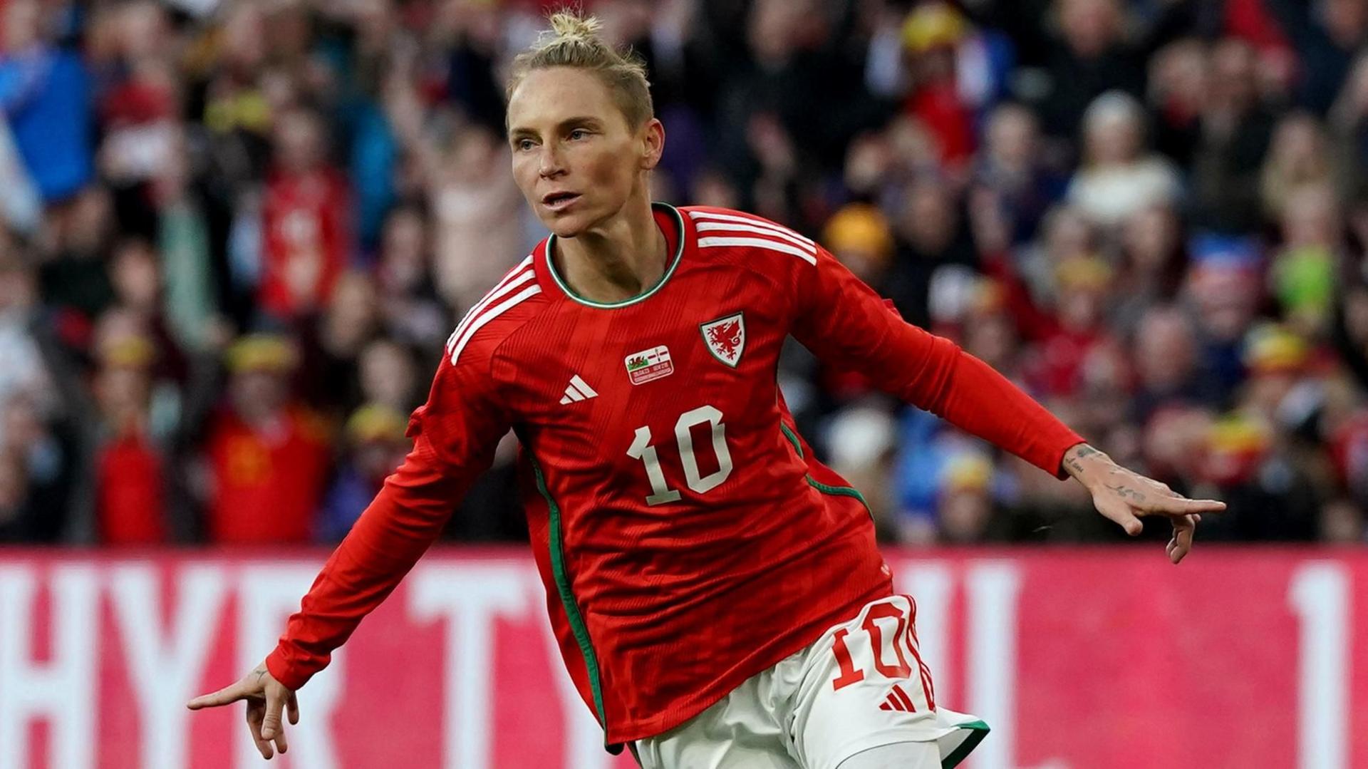 Jess Fishlock celebrates scoring for Wales