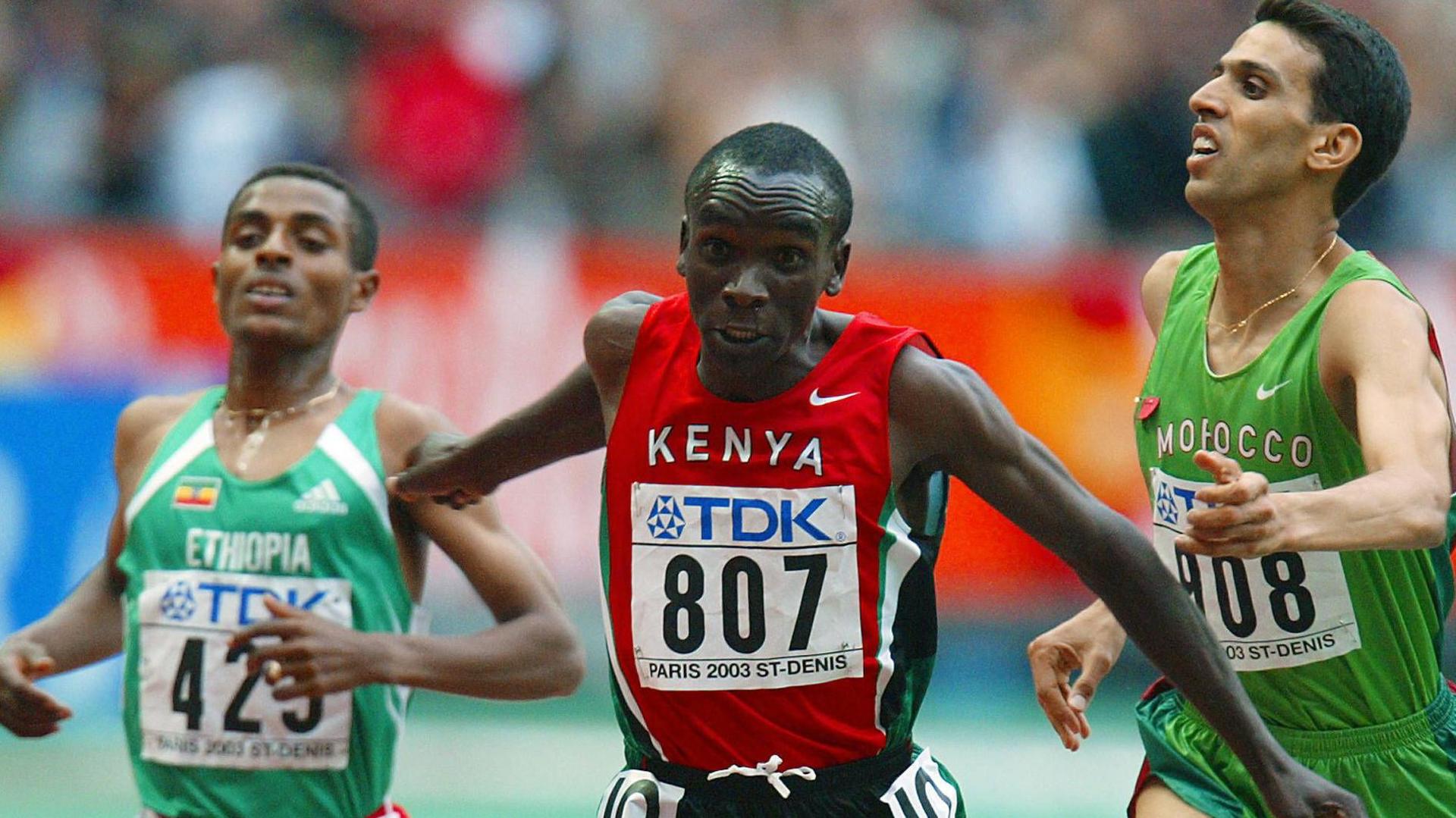 Eliud Kipchoge (centre) of Kenya finishes first ahead of Hicham El Guerrouj (R) of Morocco and Gebre-egziabhe Gebremariam of Ethiopia, in the men's 5,000m final at Paris 2023