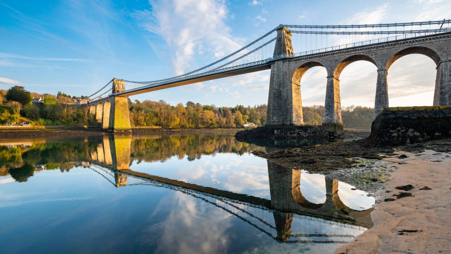 Llun o Bont Menai