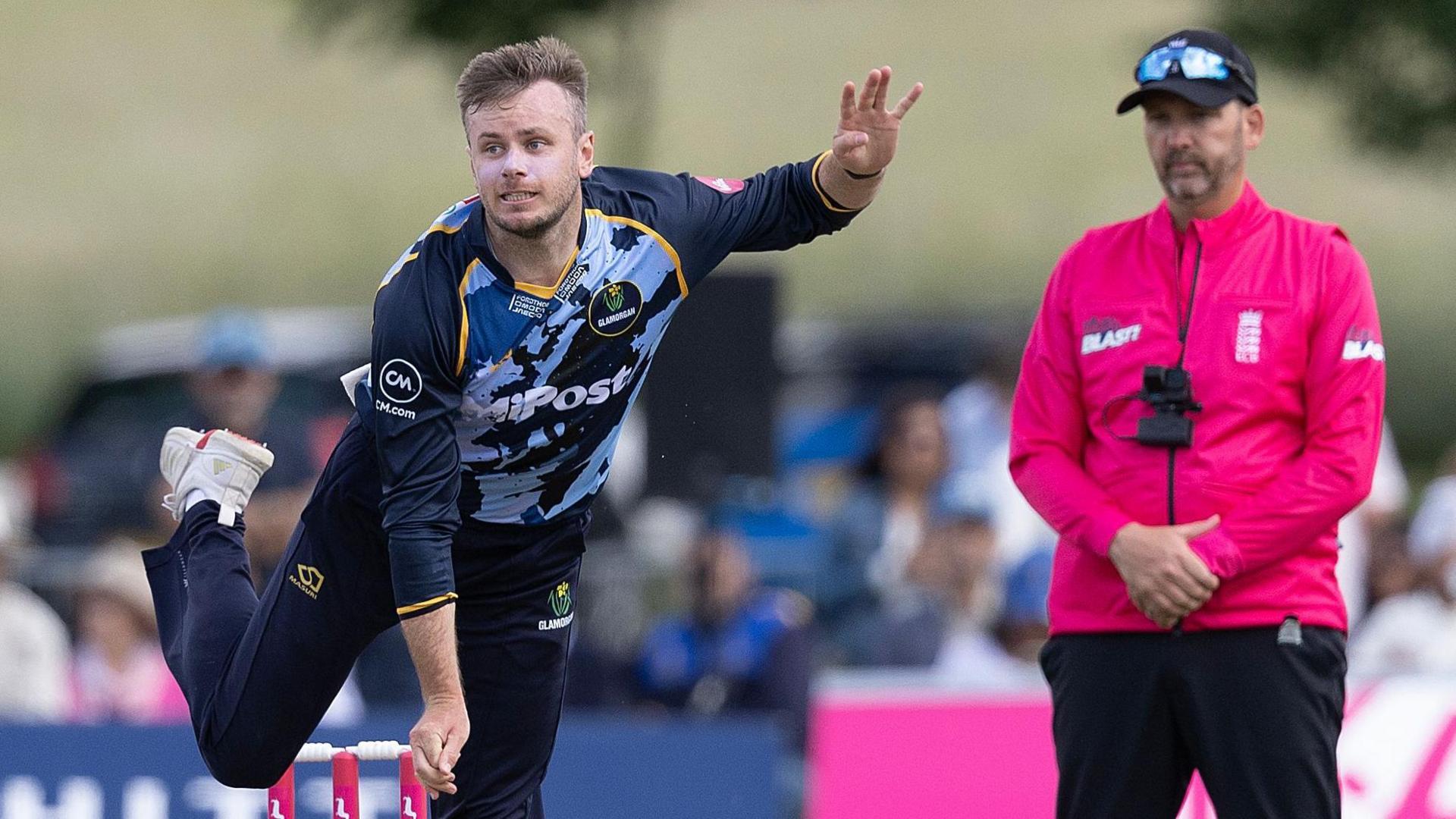 Mason Crane bowling for Hampshire