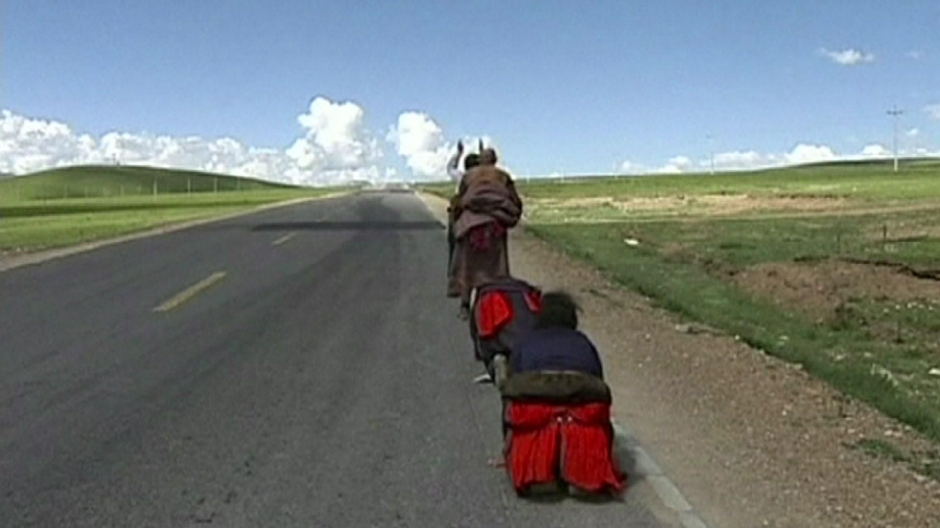 Pilgrims on their way to Lhasa