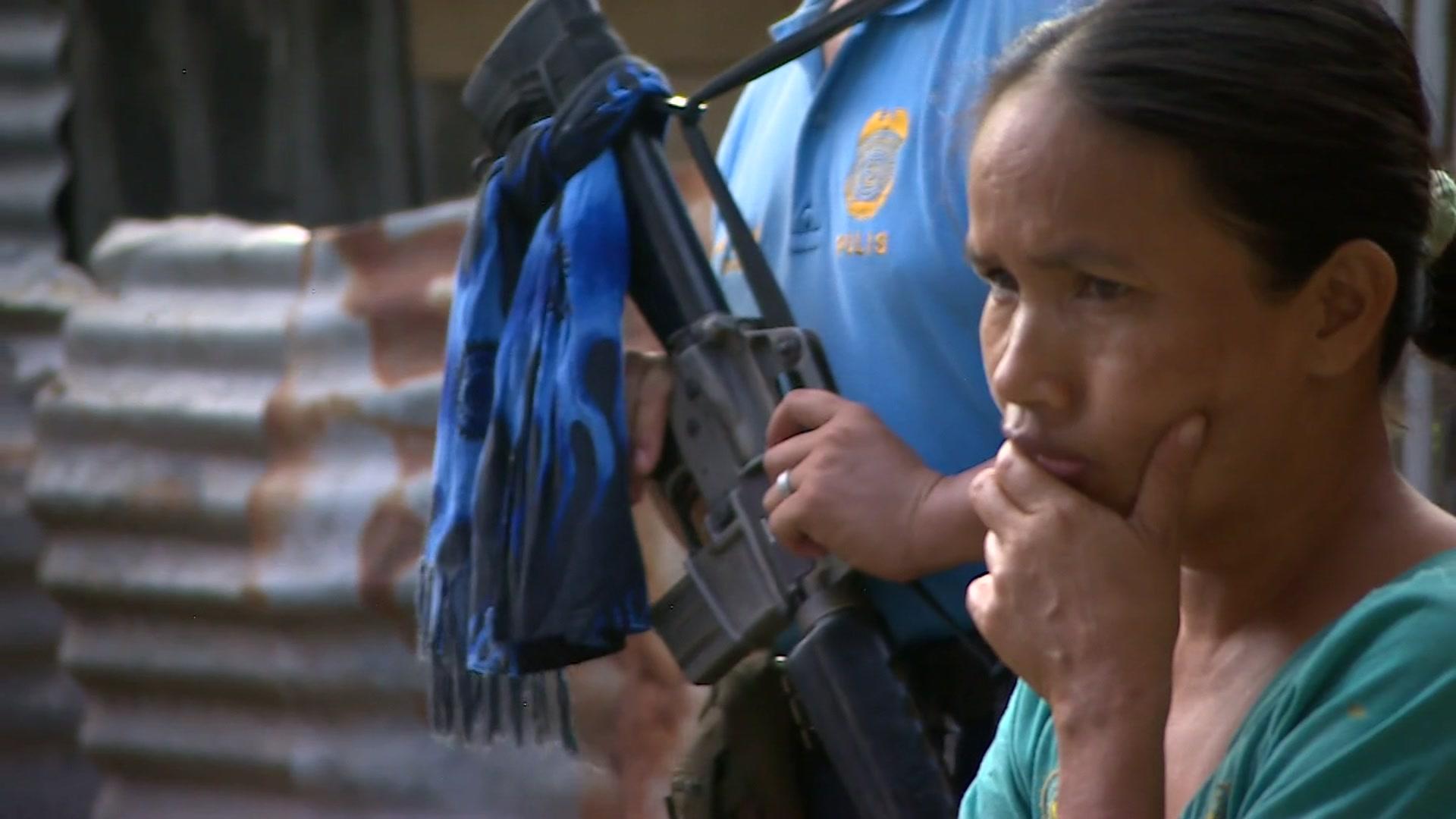 A woman and a police officer in the Philippines