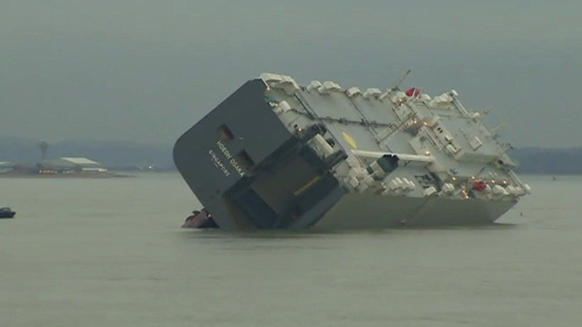 Hoegh Osaka run aground in Solent