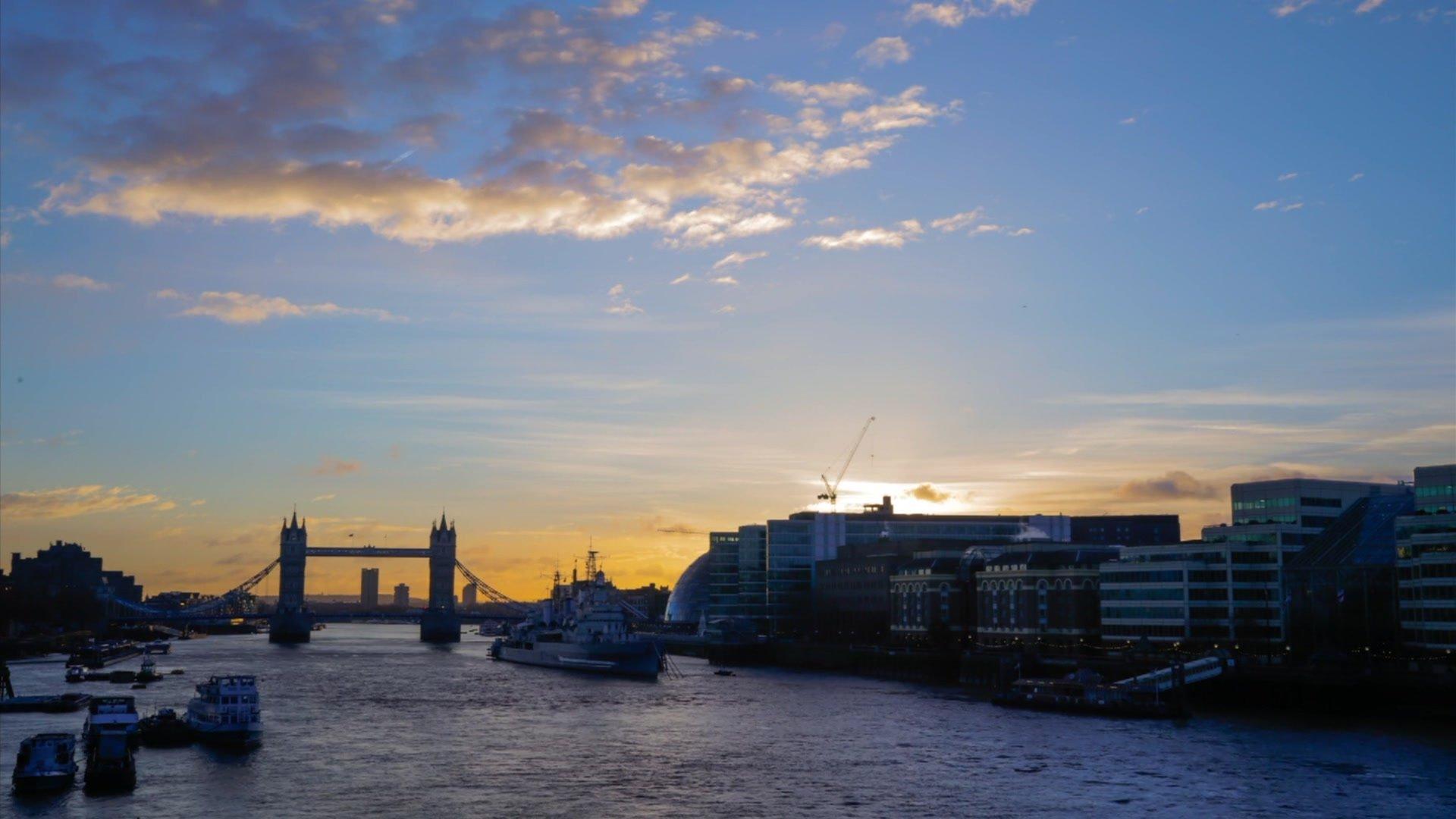 Sunrise over the Thames