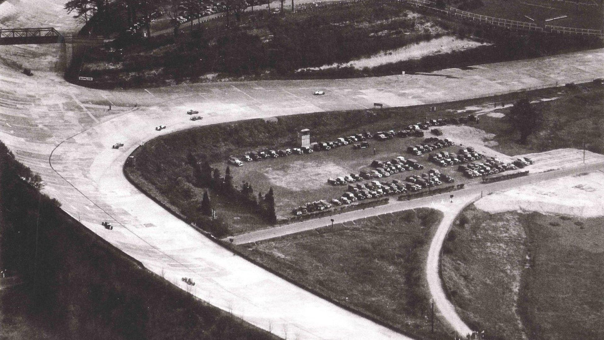 Finishing Straight and Members' Banking c.1933
