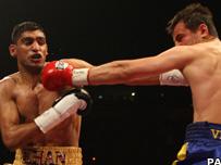 Anir Khan fighting Andreas Kotelnik