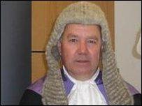 Yr Anrhydeddus Farnwr Michael Farmer QC