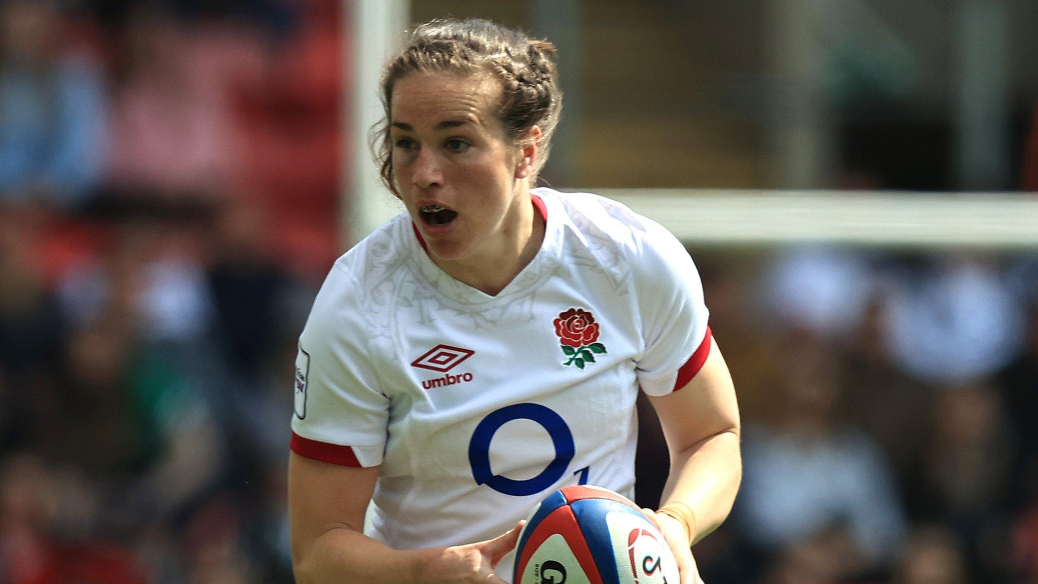 Emily Scarratt runs with the ball