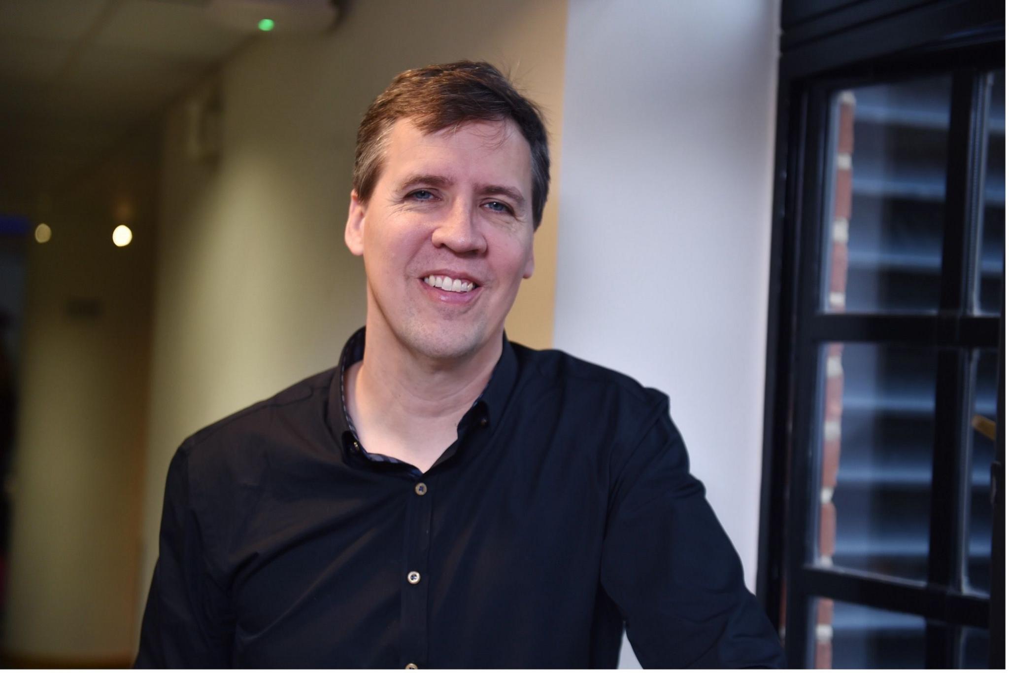 Author Jeff Kinney smiling to camera