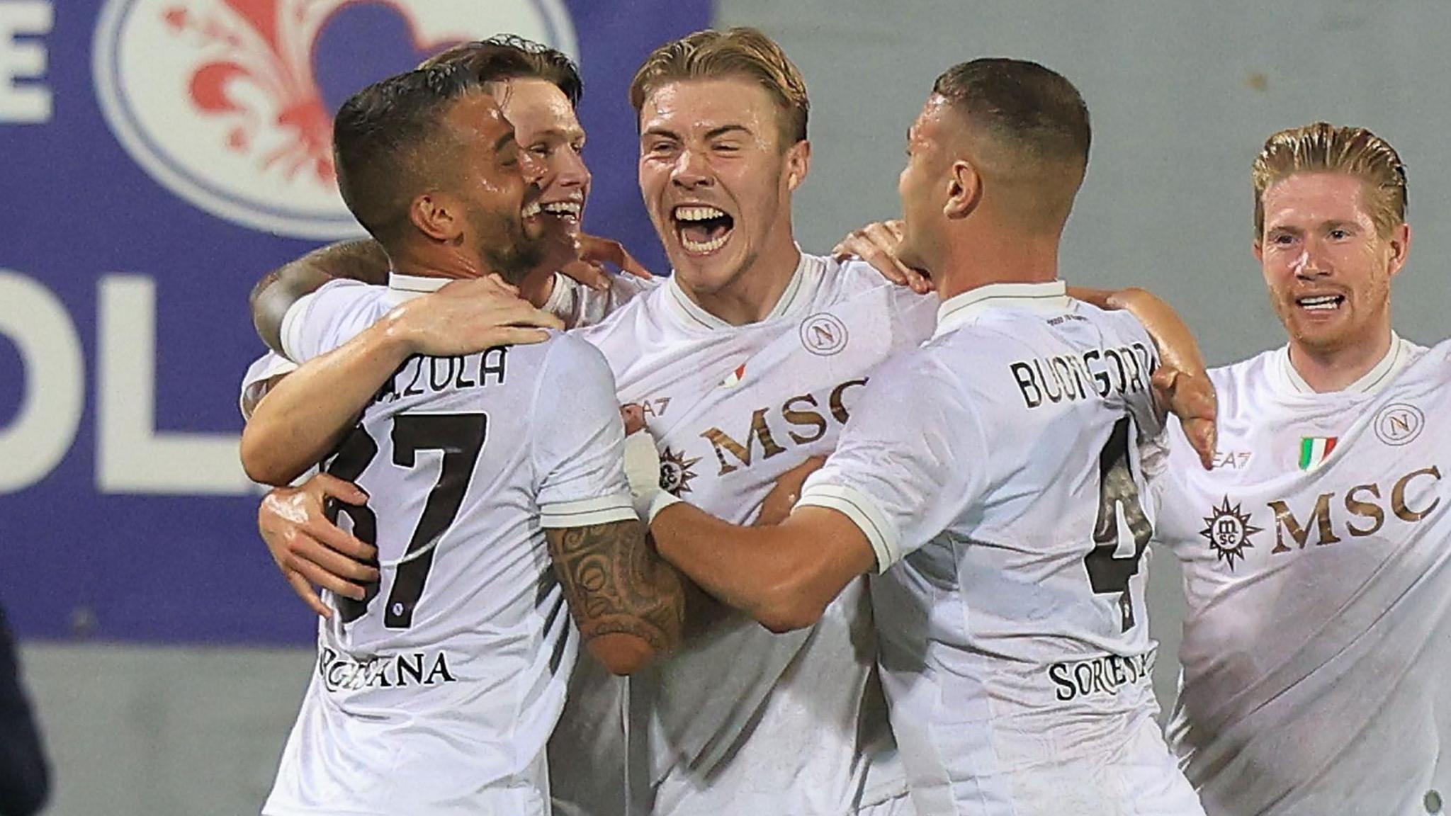 Rasmus Hojlund celebrates with his Napoli team-mates