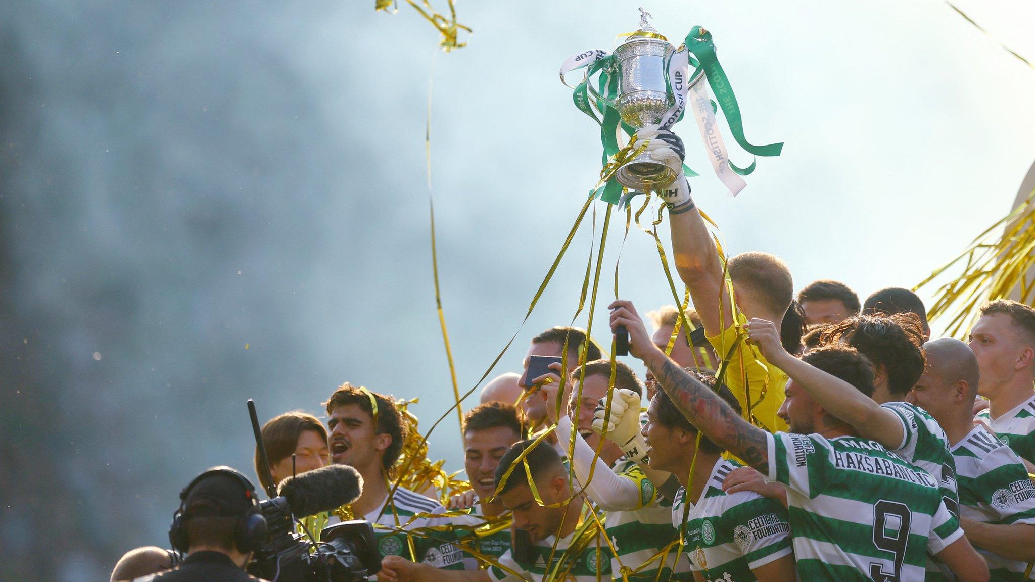 Celtic lift trophy