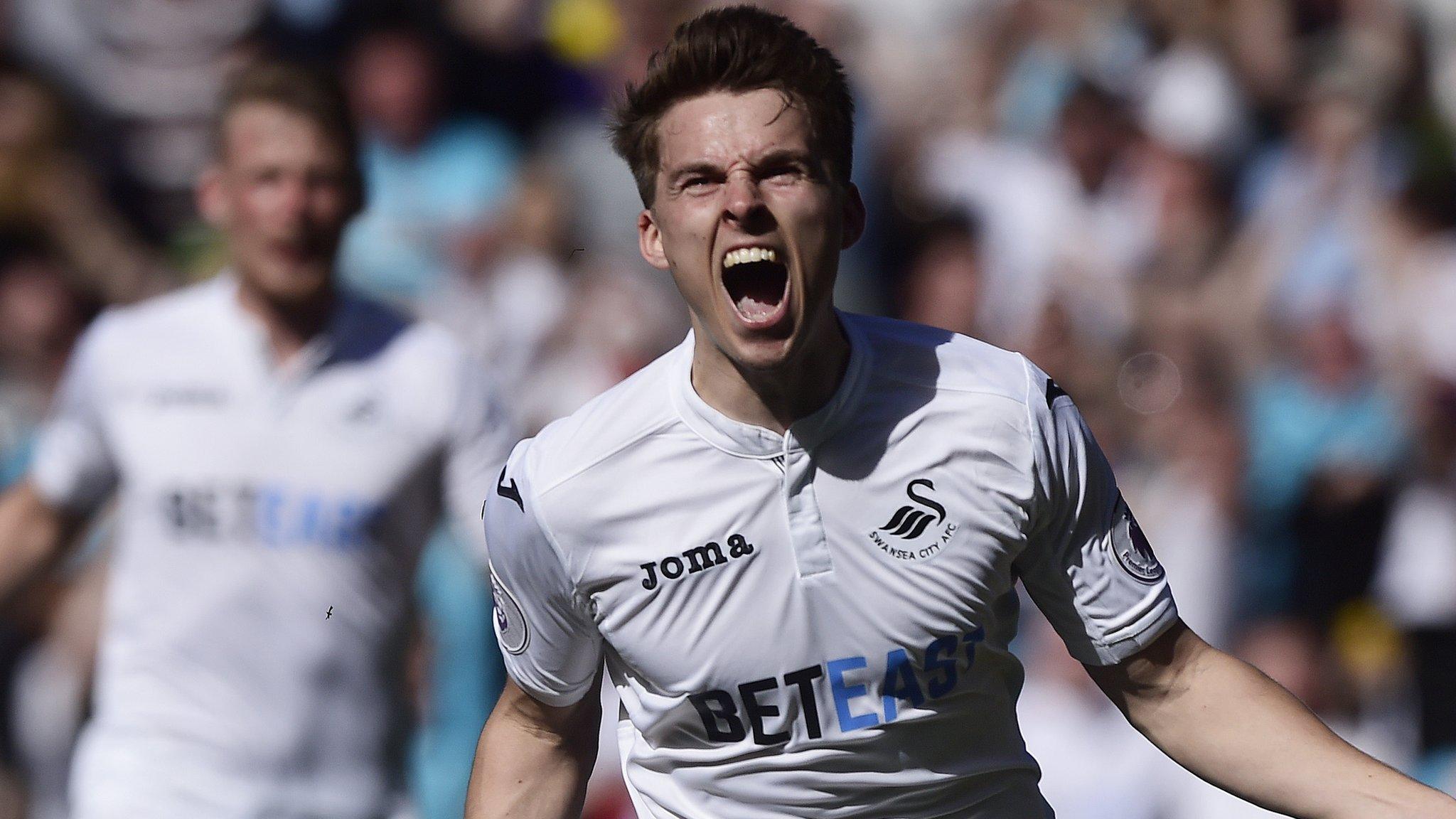 Tom Carroll celebrates