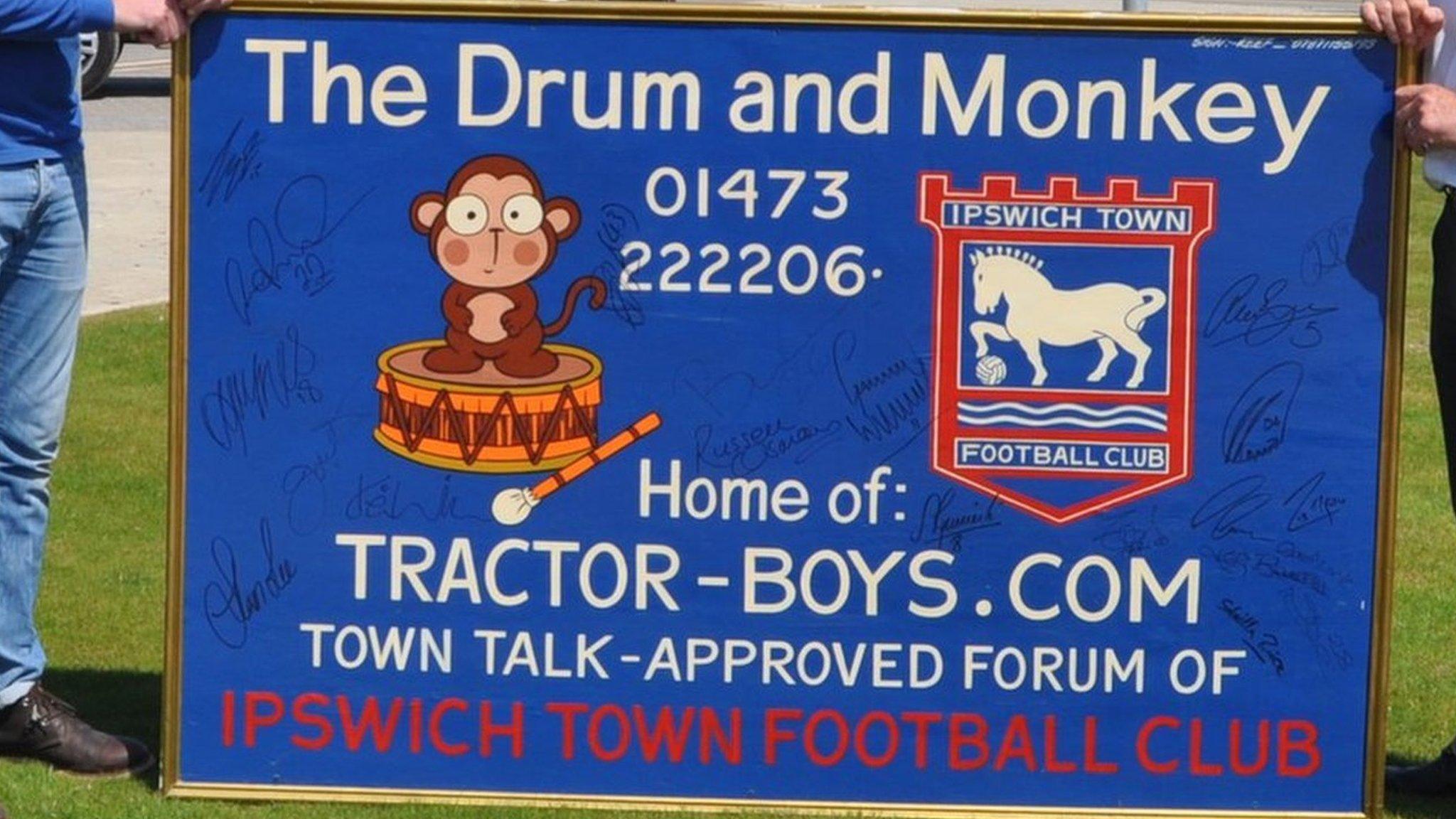 Drum and Monkey sign