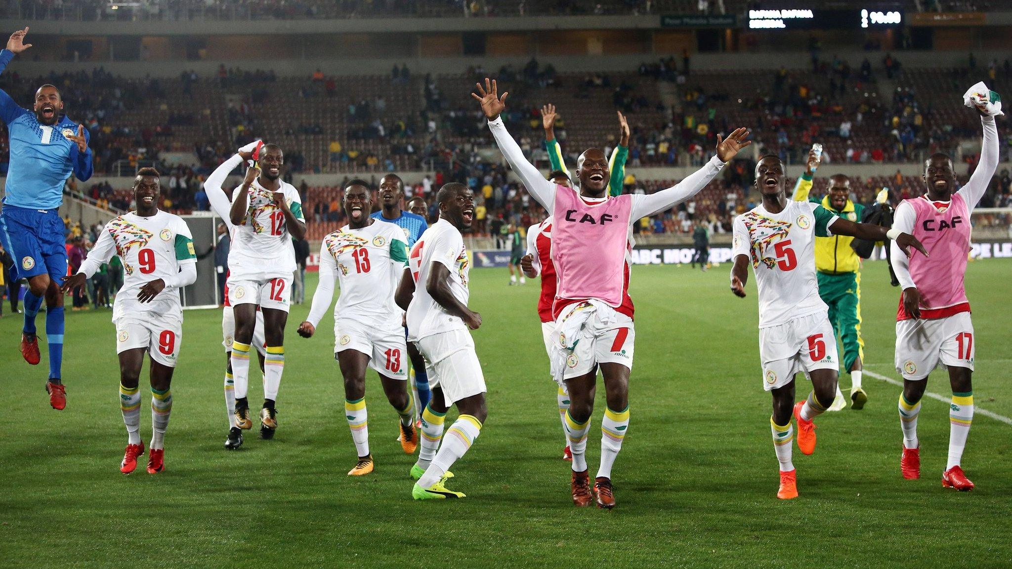 Senegal players celebrate qualifying for the 2018 World Cup finals