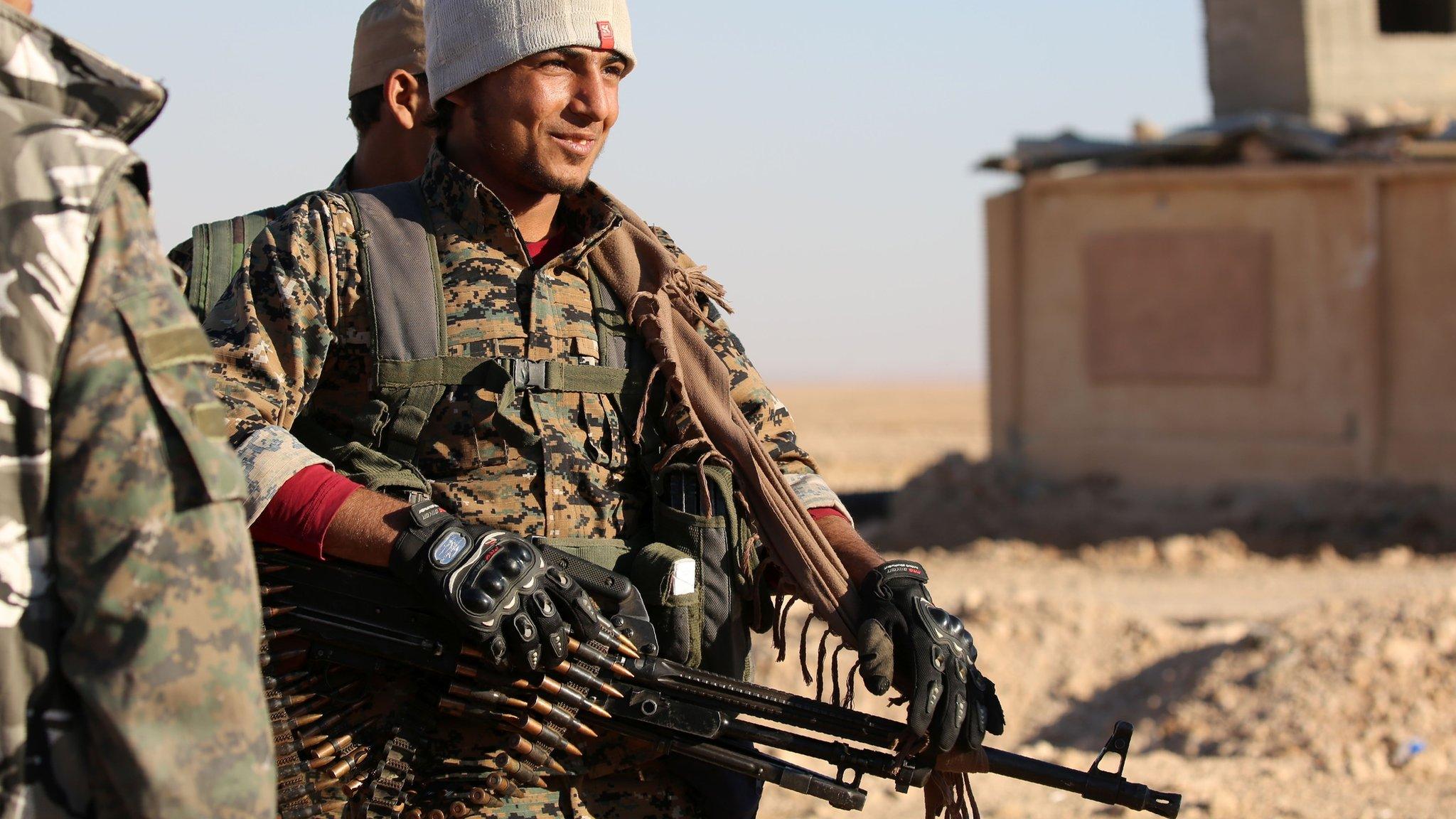 Members of US-backed Syria Democratic Forces, north of Raqqa, Syria (6 November 2016)