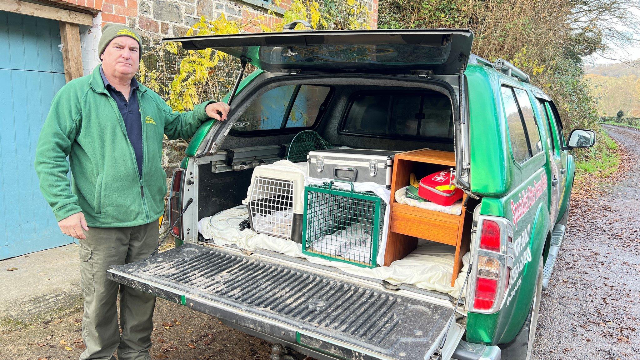 Devon otter charity plans to expand after donation of land - BBC News