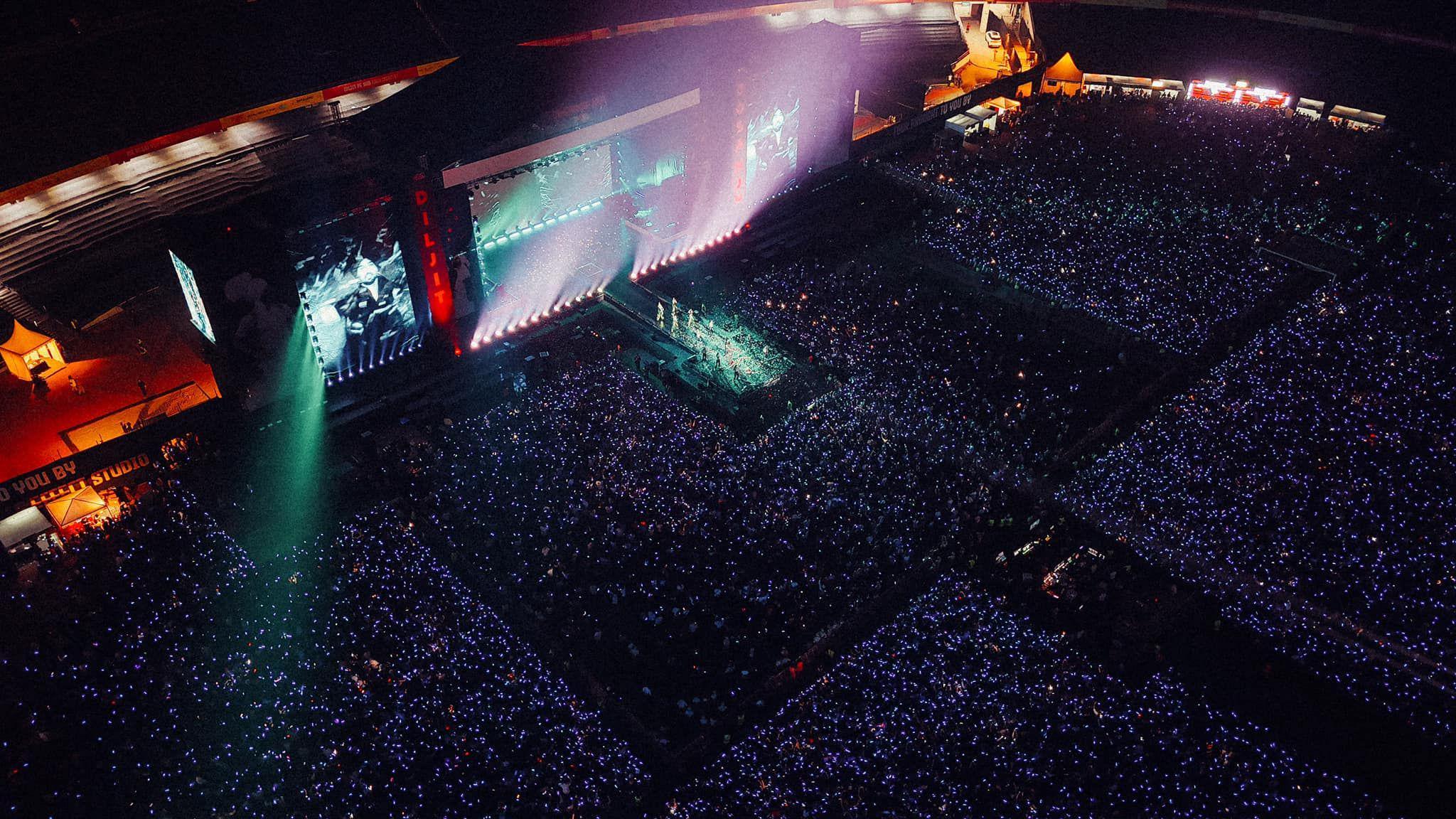 A picture showing an aerial view of thousands of people attending Diljit Dosanjh's concert in Delhi in October 2024