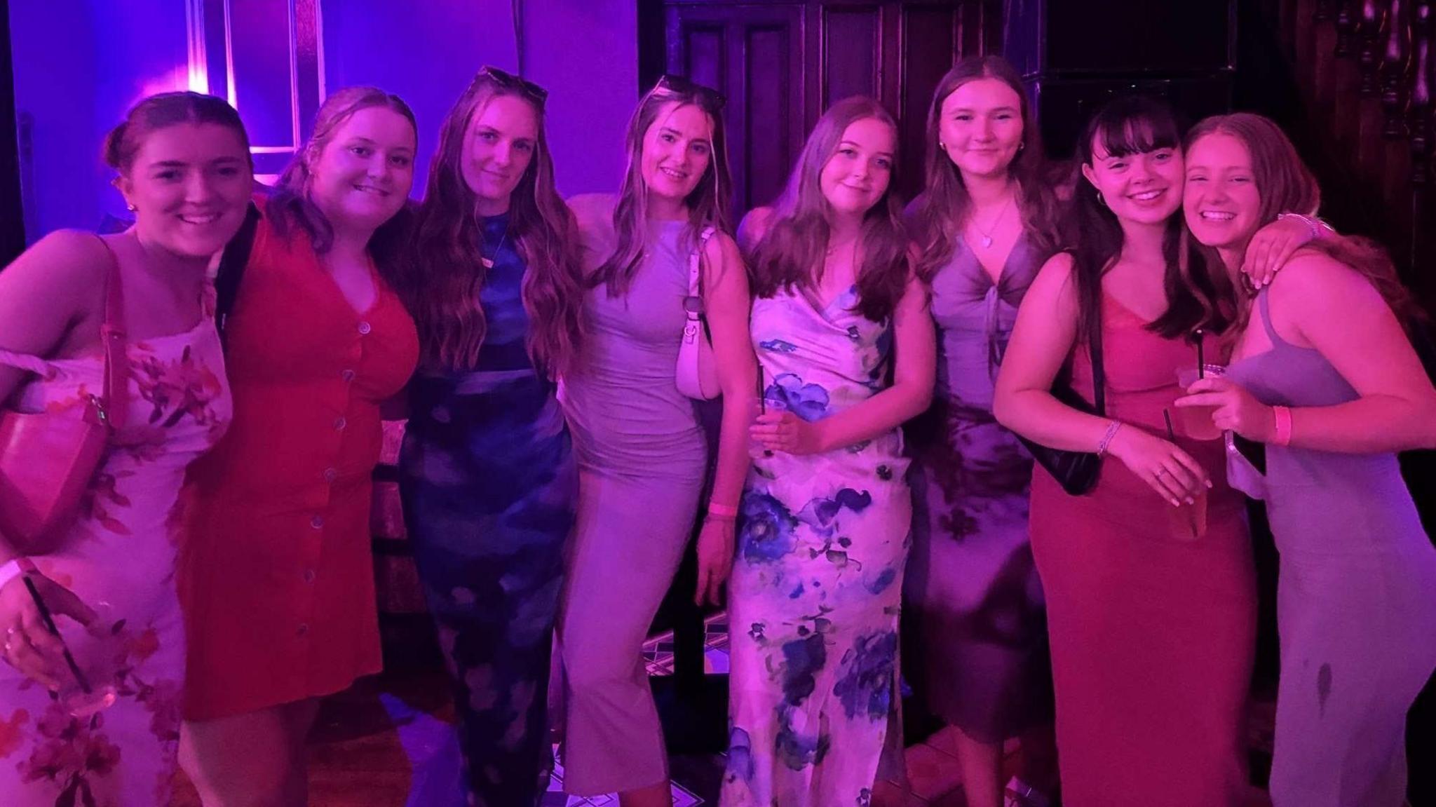 Elliw Mair a'i ffrindiau