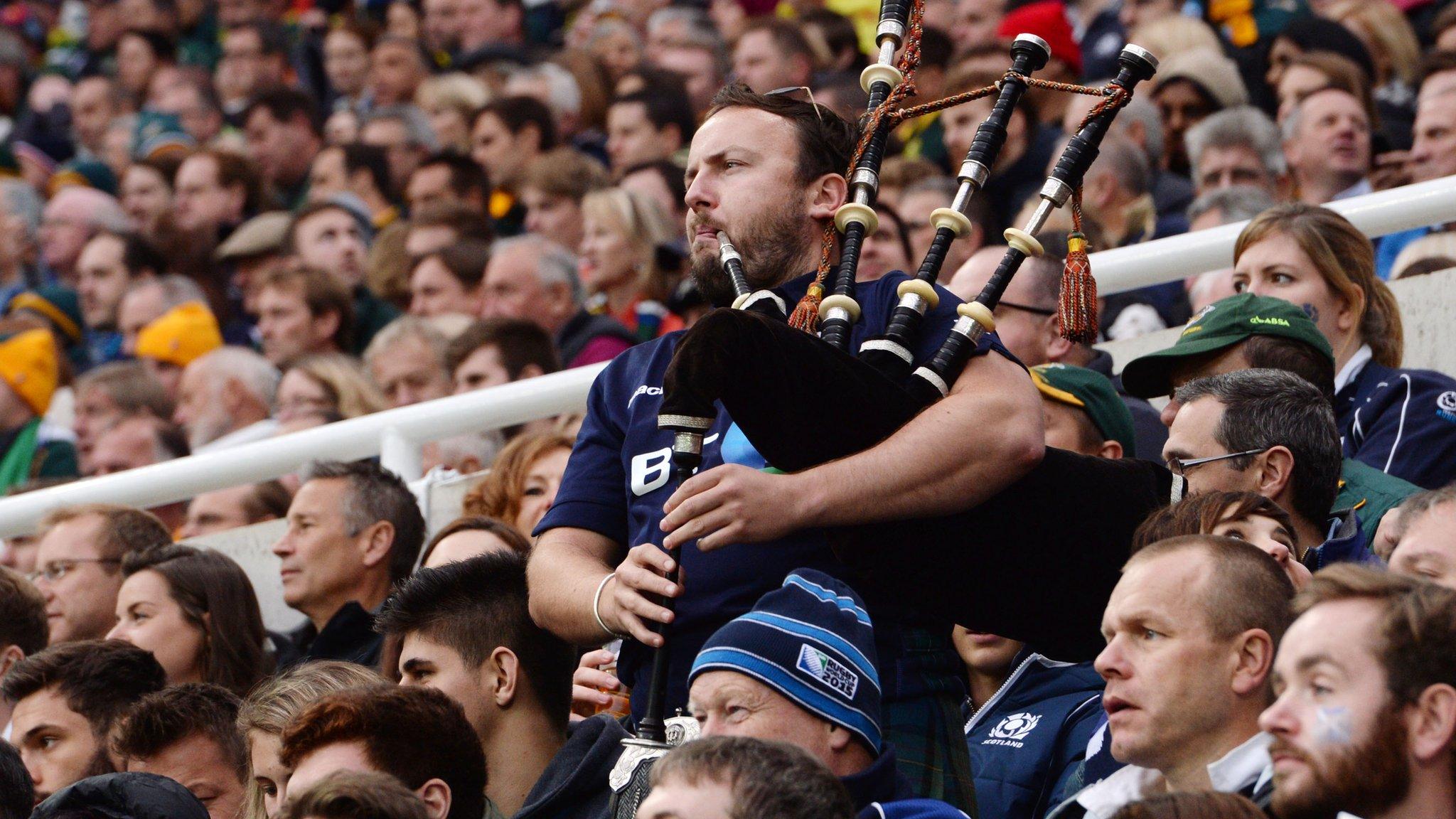 Scotland fan with bagpipes