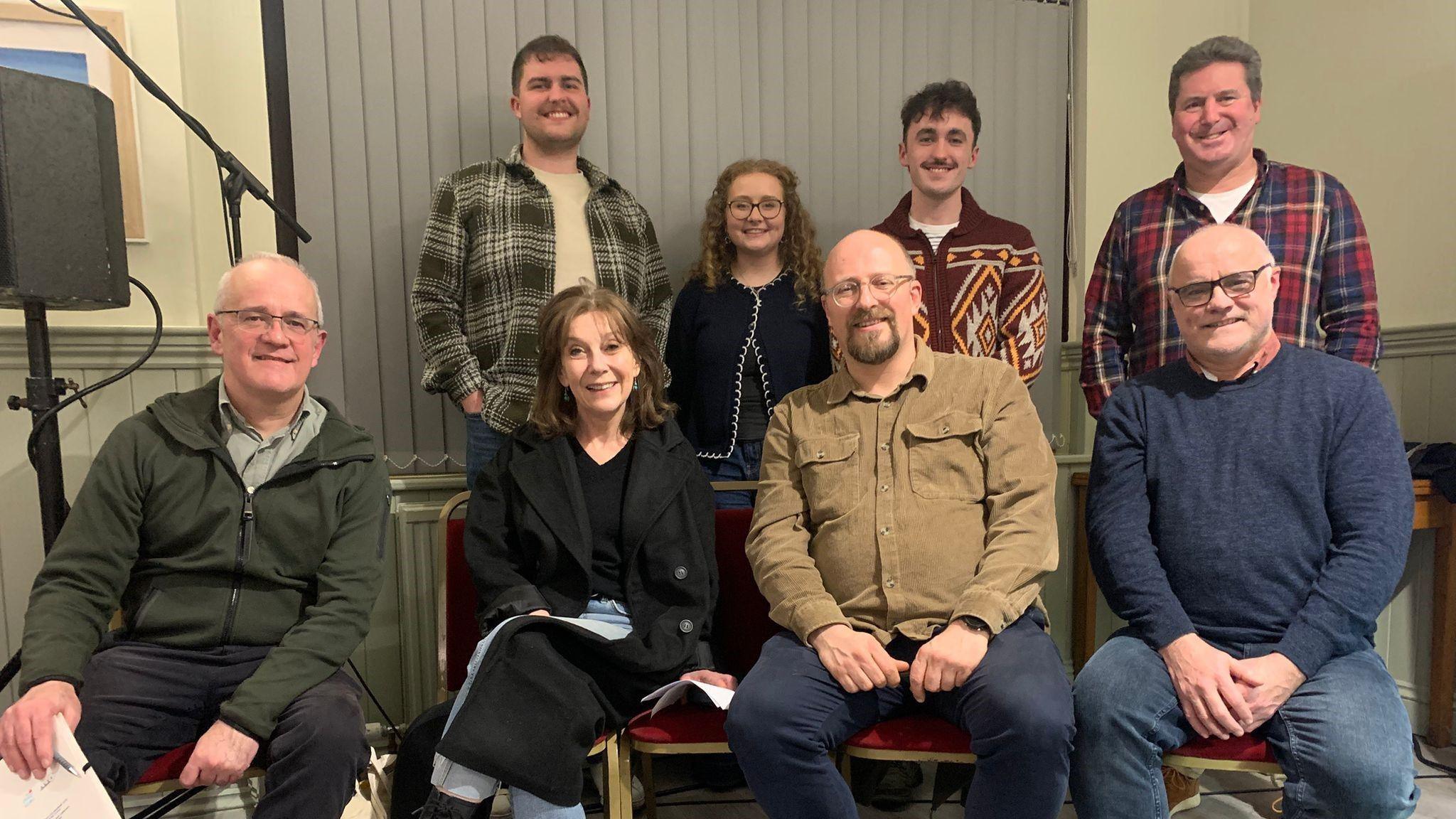 O Bob Cwr a Tir Iarll