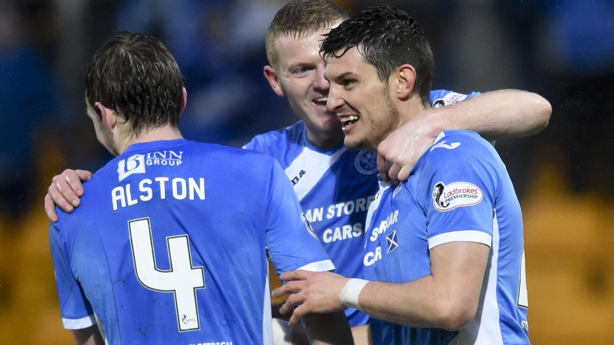 St Johnstone's Graham Cummins (right)