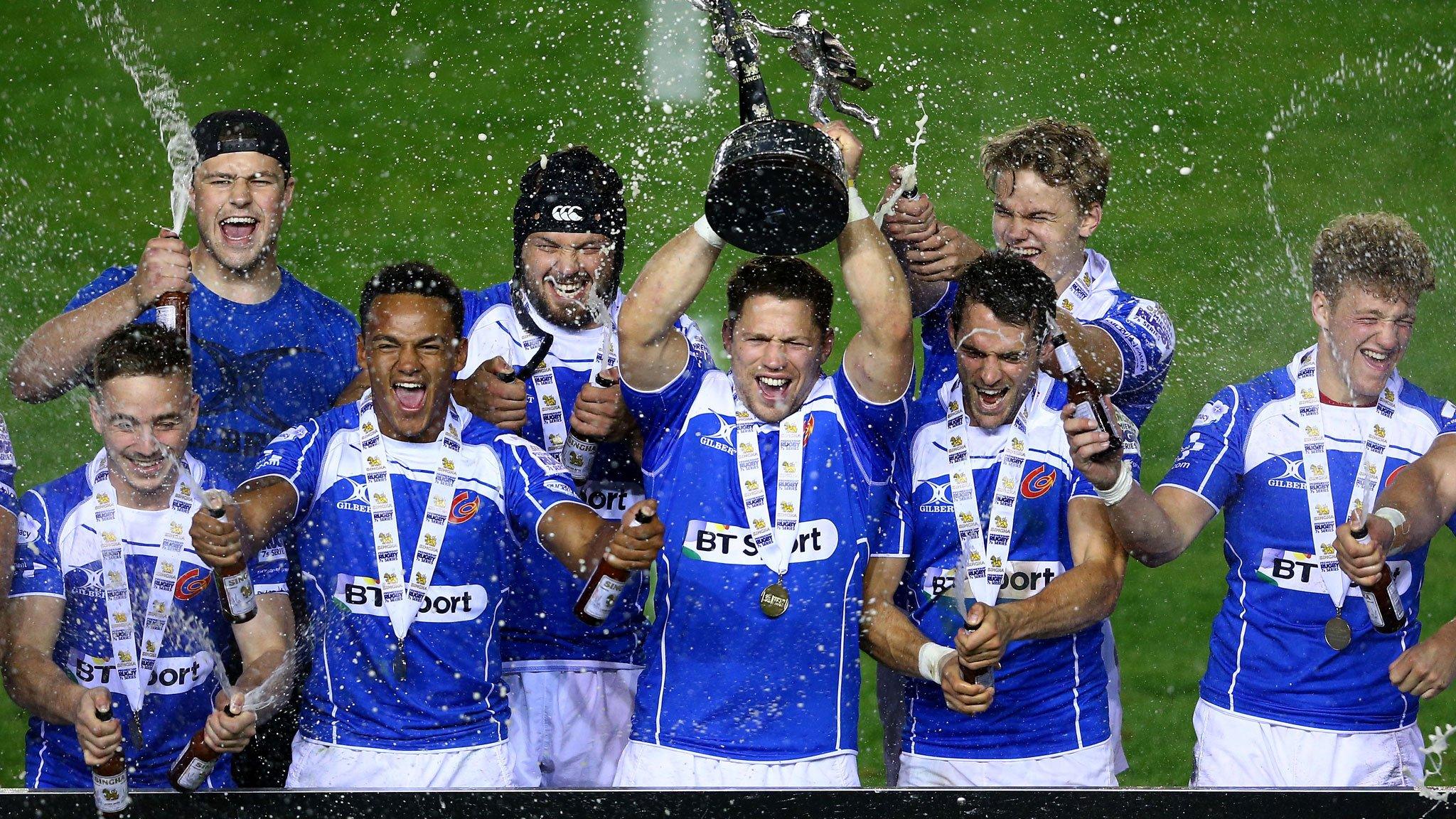 Newport Gwent Dragons celebrate winning the 2015 Premiership 7s