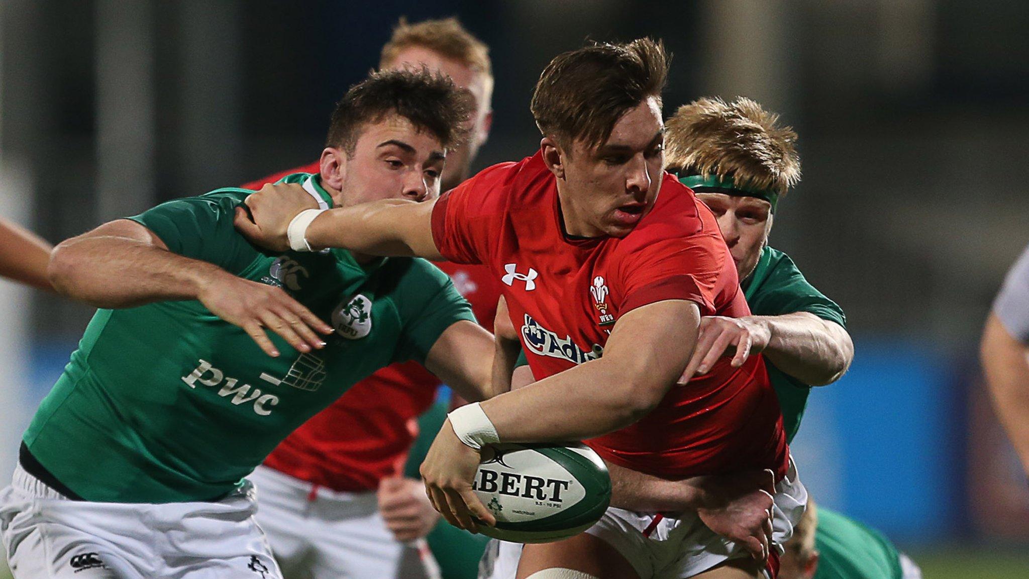 Taine Basham of Wales is challenged by Jack O'Sullivan and Tommy O'Brien of Ireland