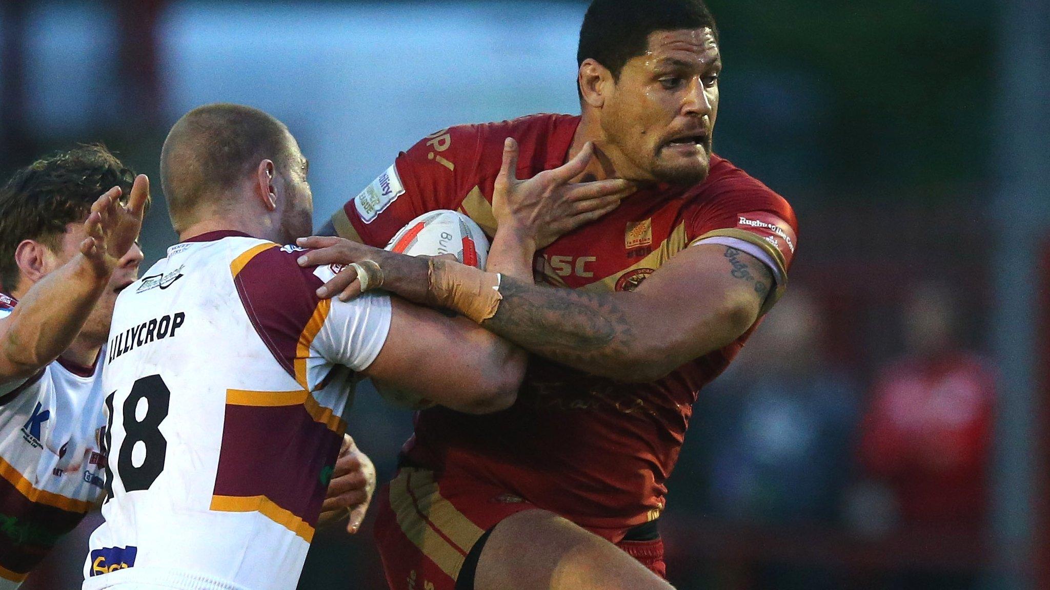 Willie Mason breaking through Batley tacklers