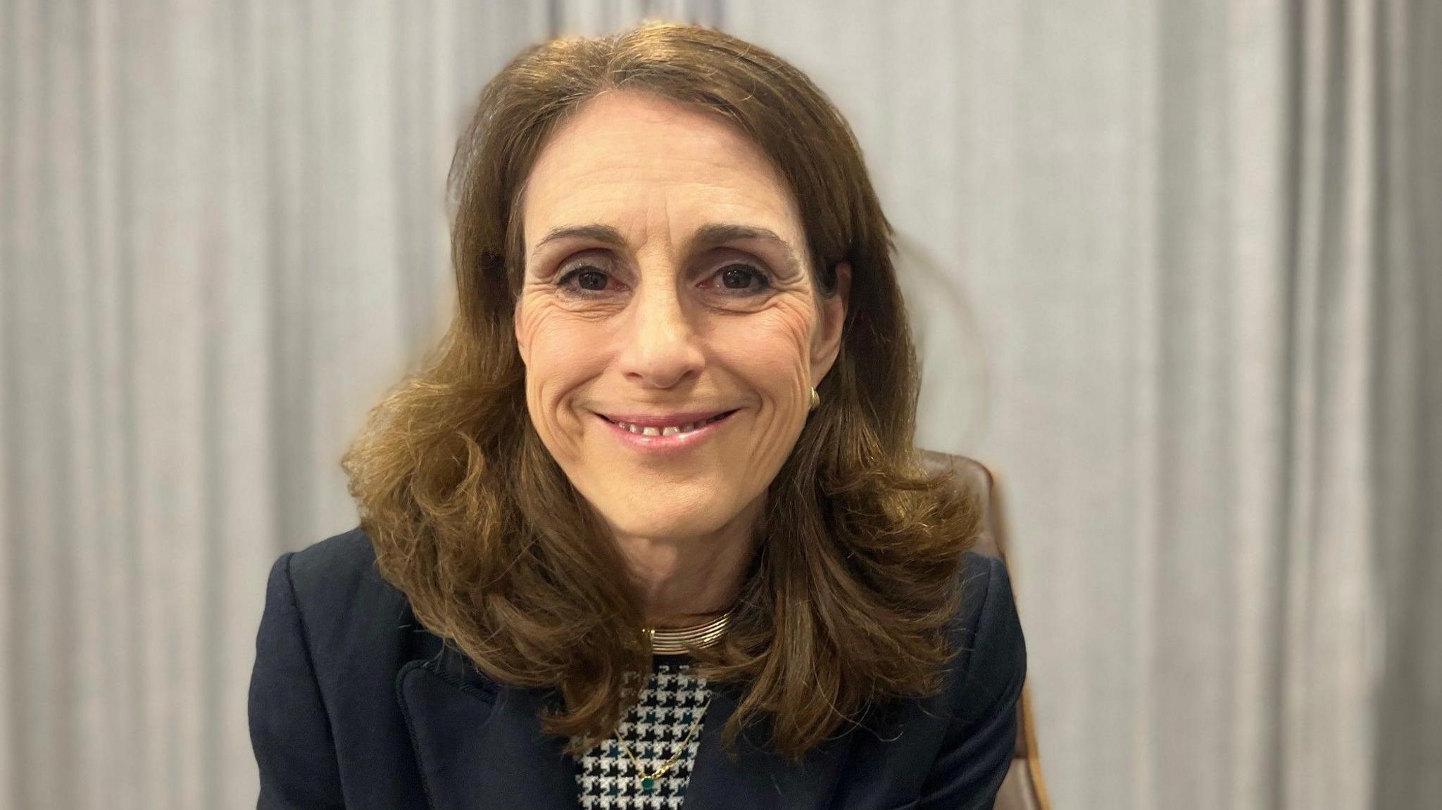 Yr Athro Isabel Oliver