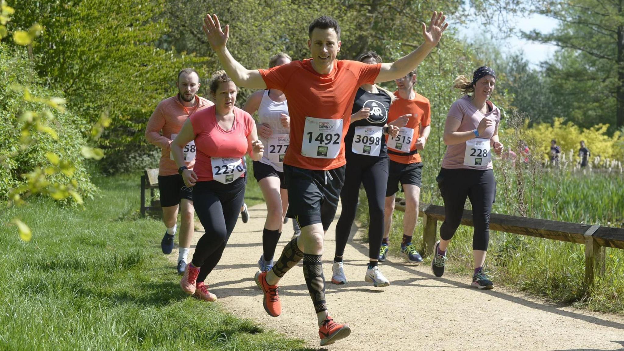 Runners going through University Parks in Oxford 