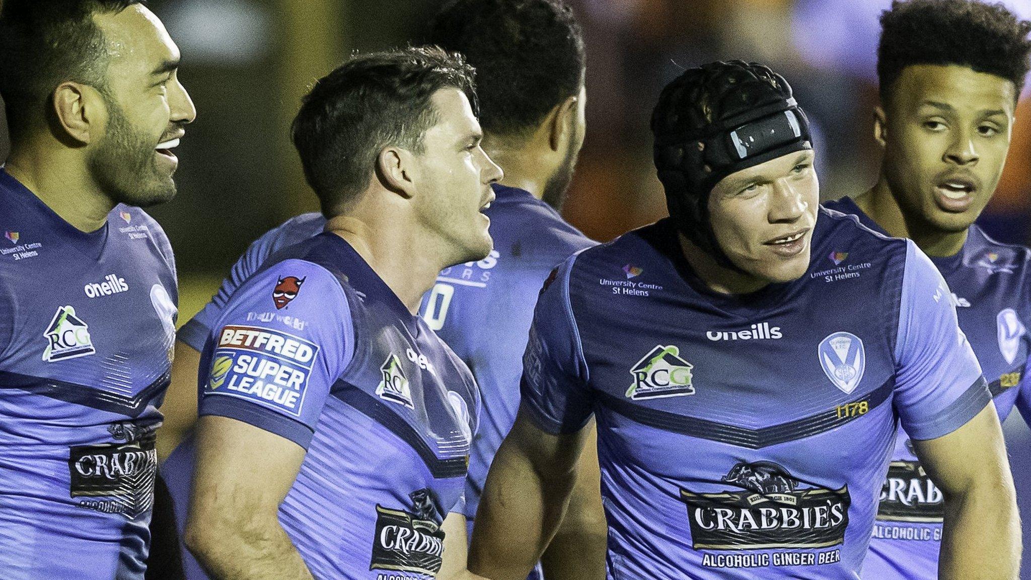 St Helens celebrate v Castleford