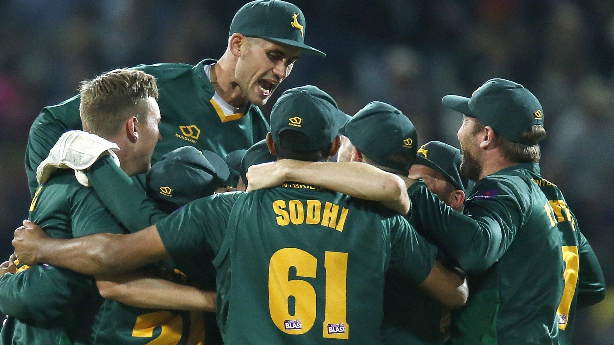 Notts Outlaws celebrate winning the T20 Blast