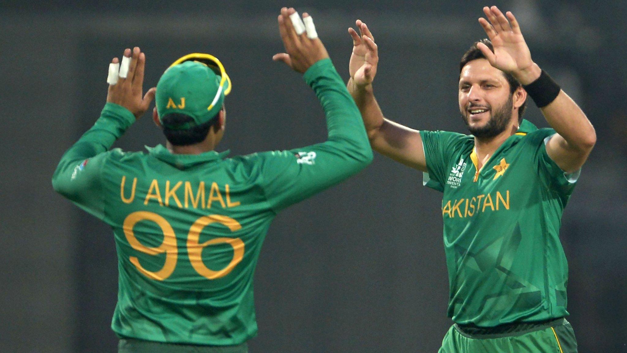 Shahid Afridi celebrates with Umar Akmal