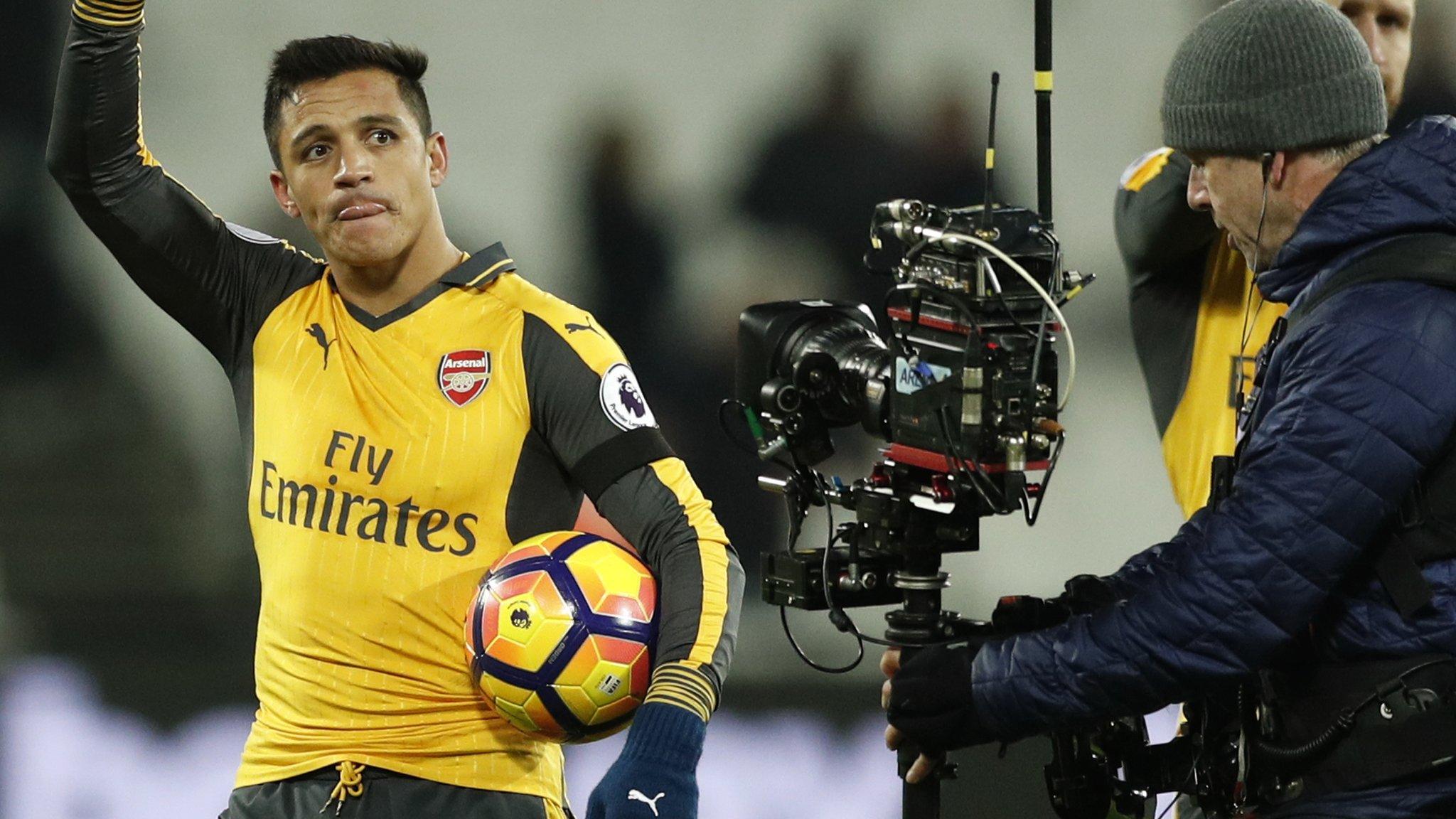 Alexis Sanchez celebrates