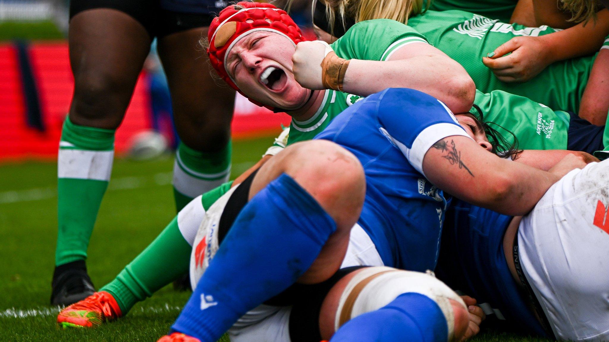 Aoife Wafer celebrates an Ireland try