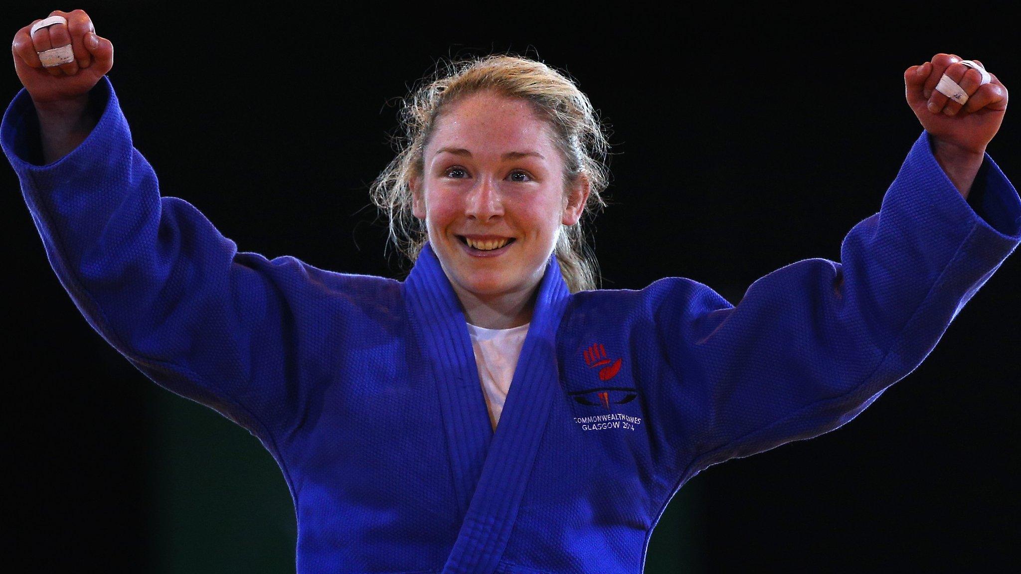 Lisa Kearney celebrates after winning her Commonwealth Games medal in 2014