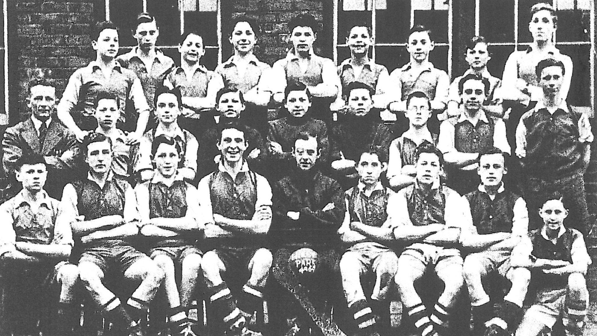 Jack Charlton (middle row, right) with Hirst Park Football team, 1950