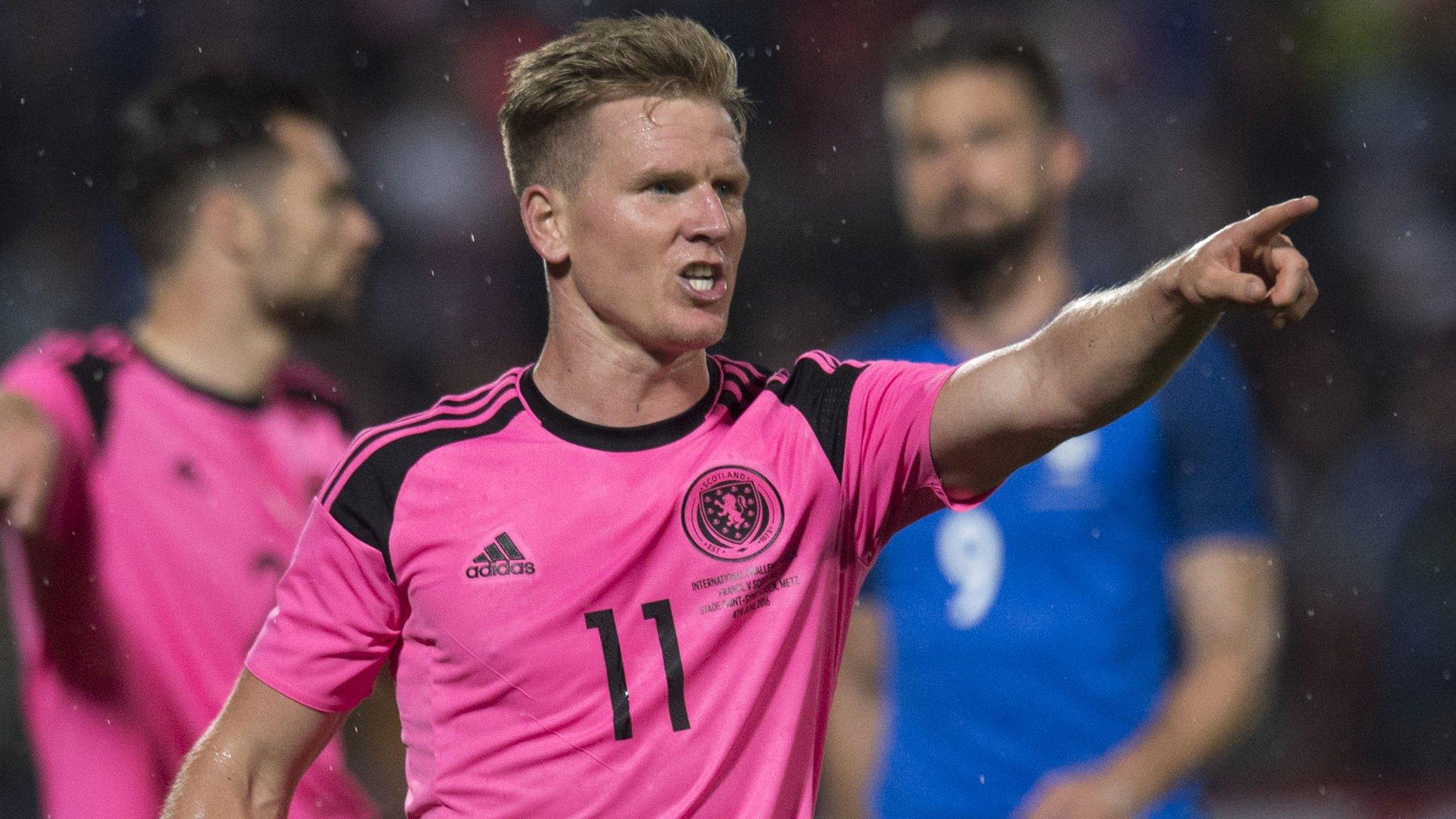 Matt Ritchie makes a point during Scotland's friendly with France