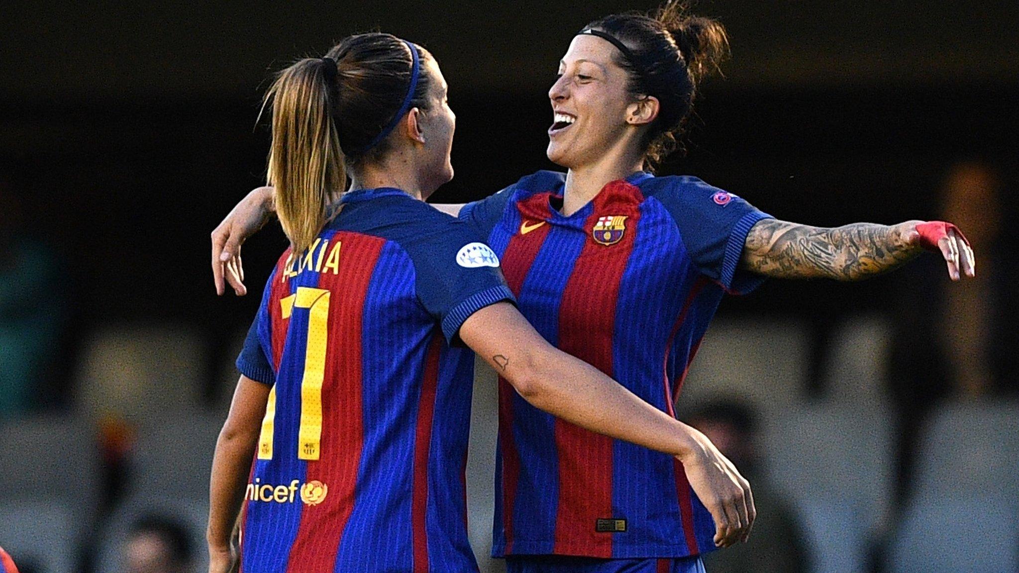 Barcelona's Jennifer Hermoso (right)