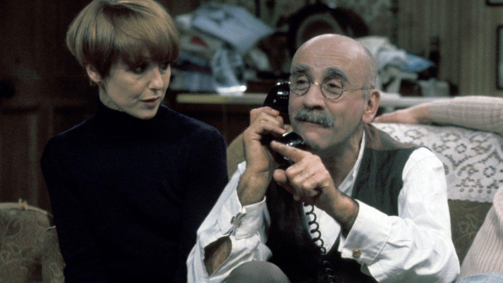 Una Stubbs and Warren Mitchell in Till Death Us Do Part