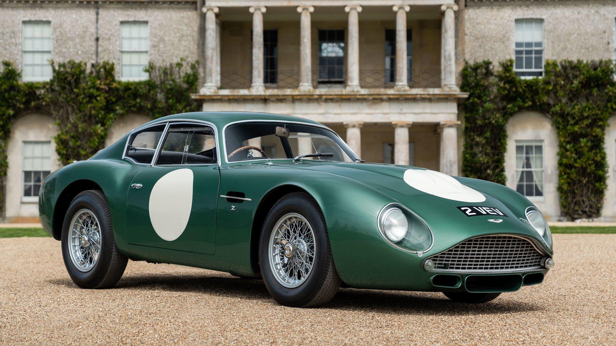 Aston Martin DB4