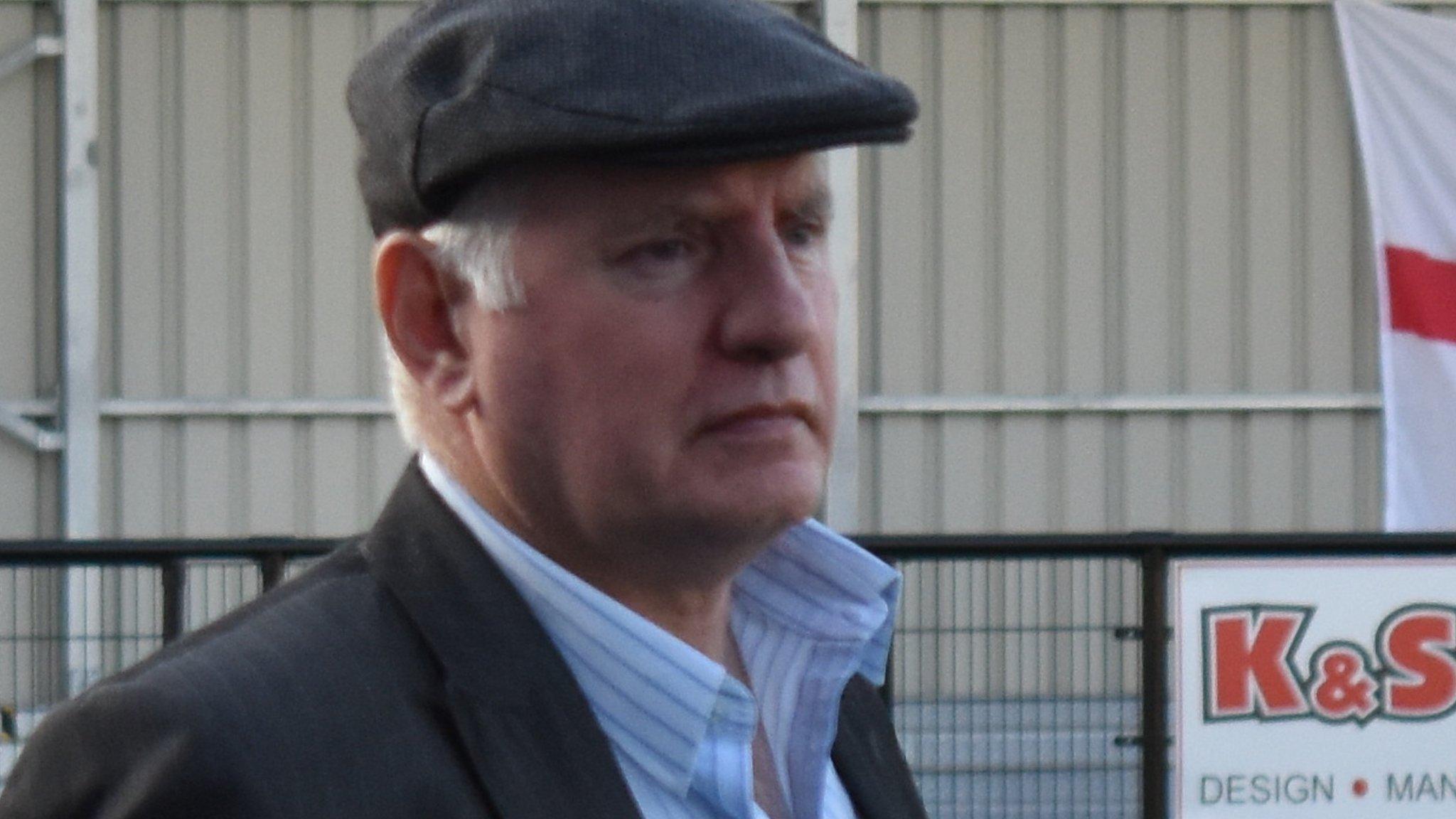 Maidenhead United manager Alan Devonshire