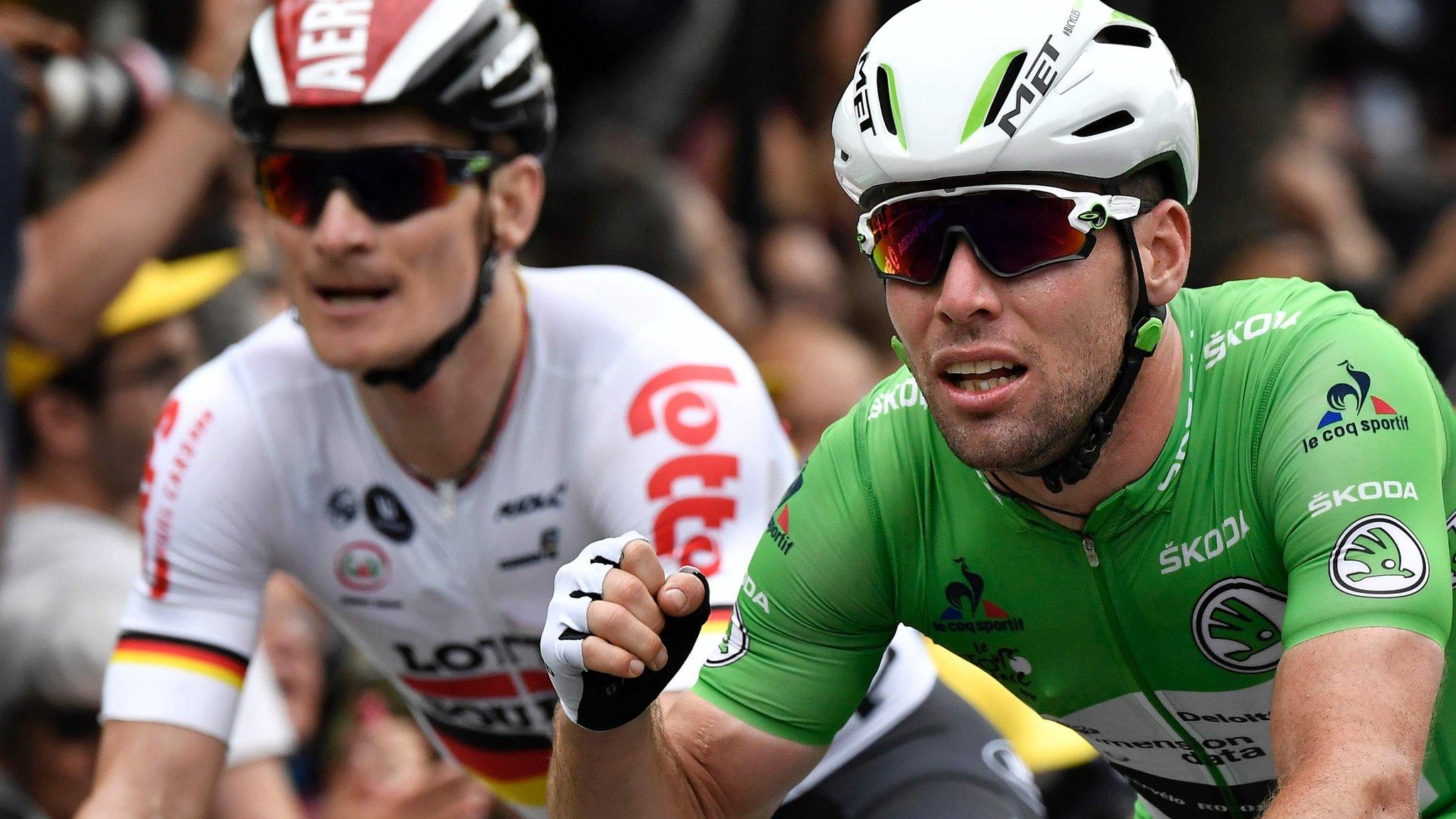 Mark Cavendish (right) wins stage three from Andre Greipel (left)