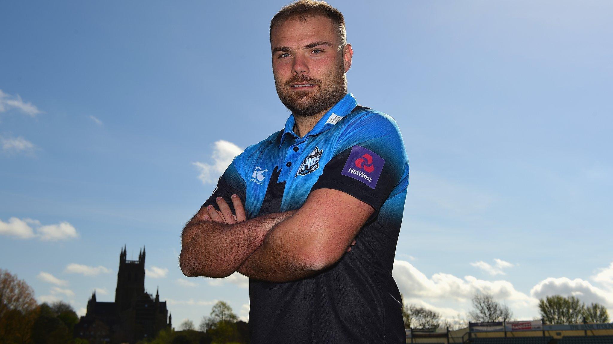 Worcestershire will be under a new captain in 2017, Staffordshjre-born former Shropshire all-rounder Joe Leach