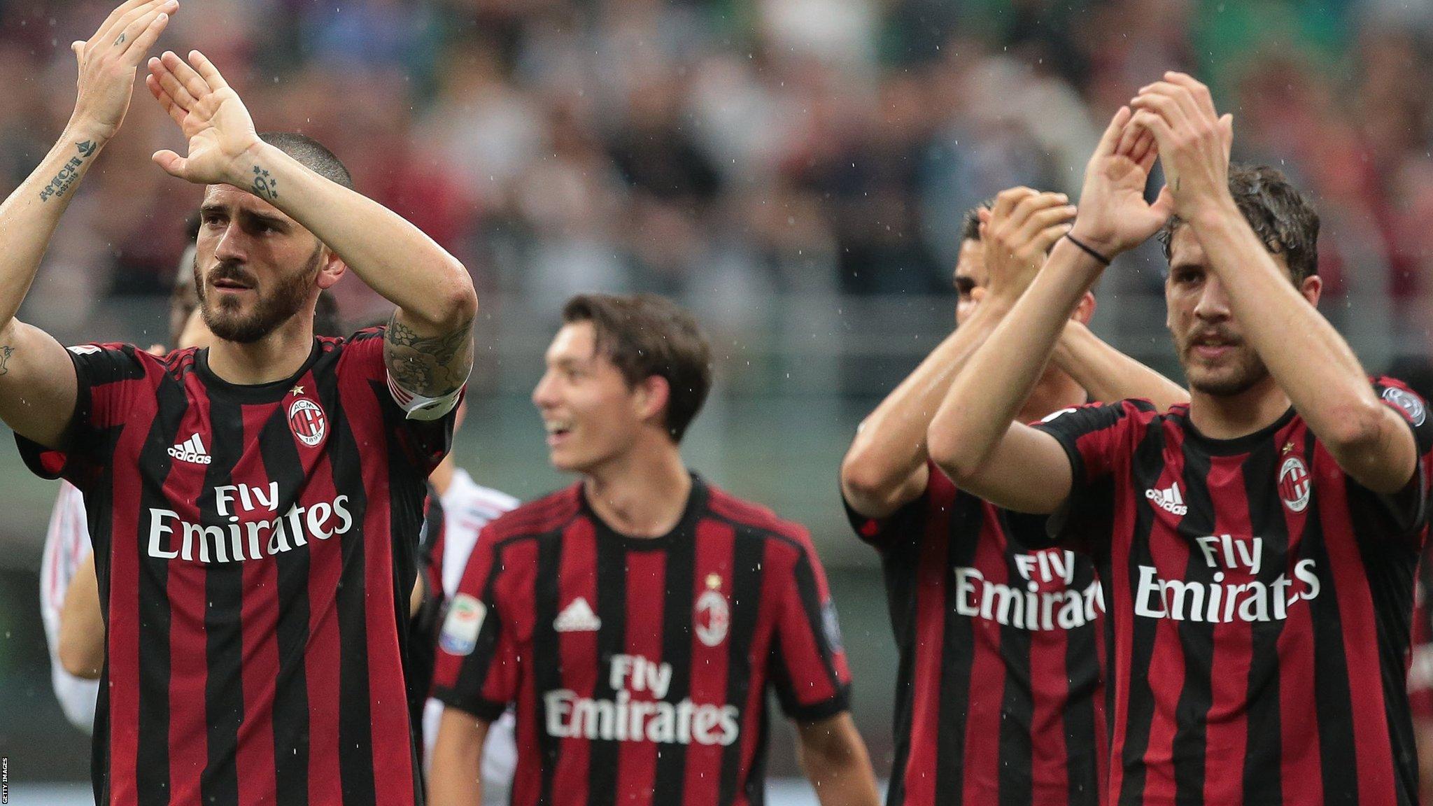 AC Milan players applaud supporters