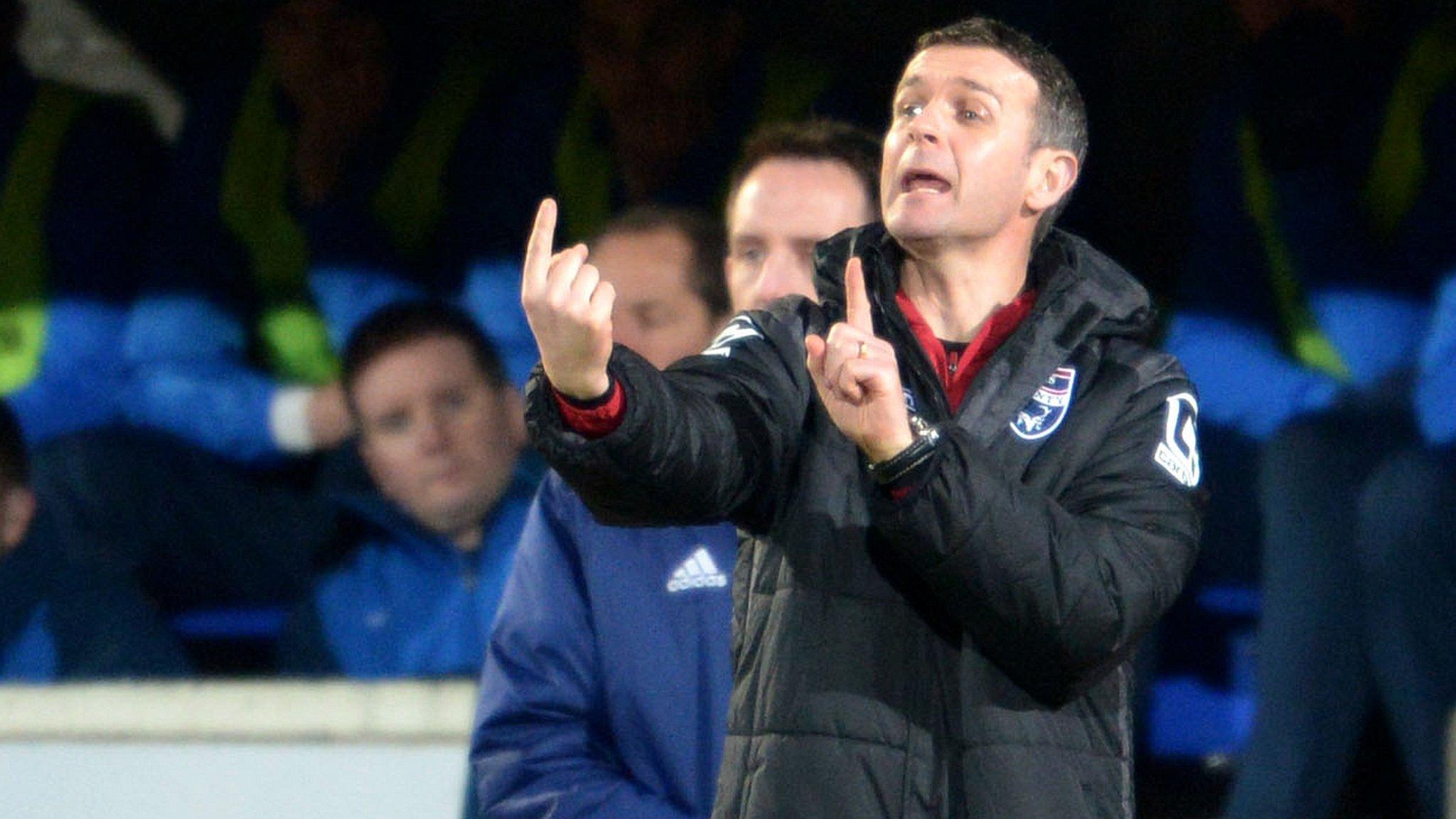 Jim McIntyre makes a point to his Ross County team