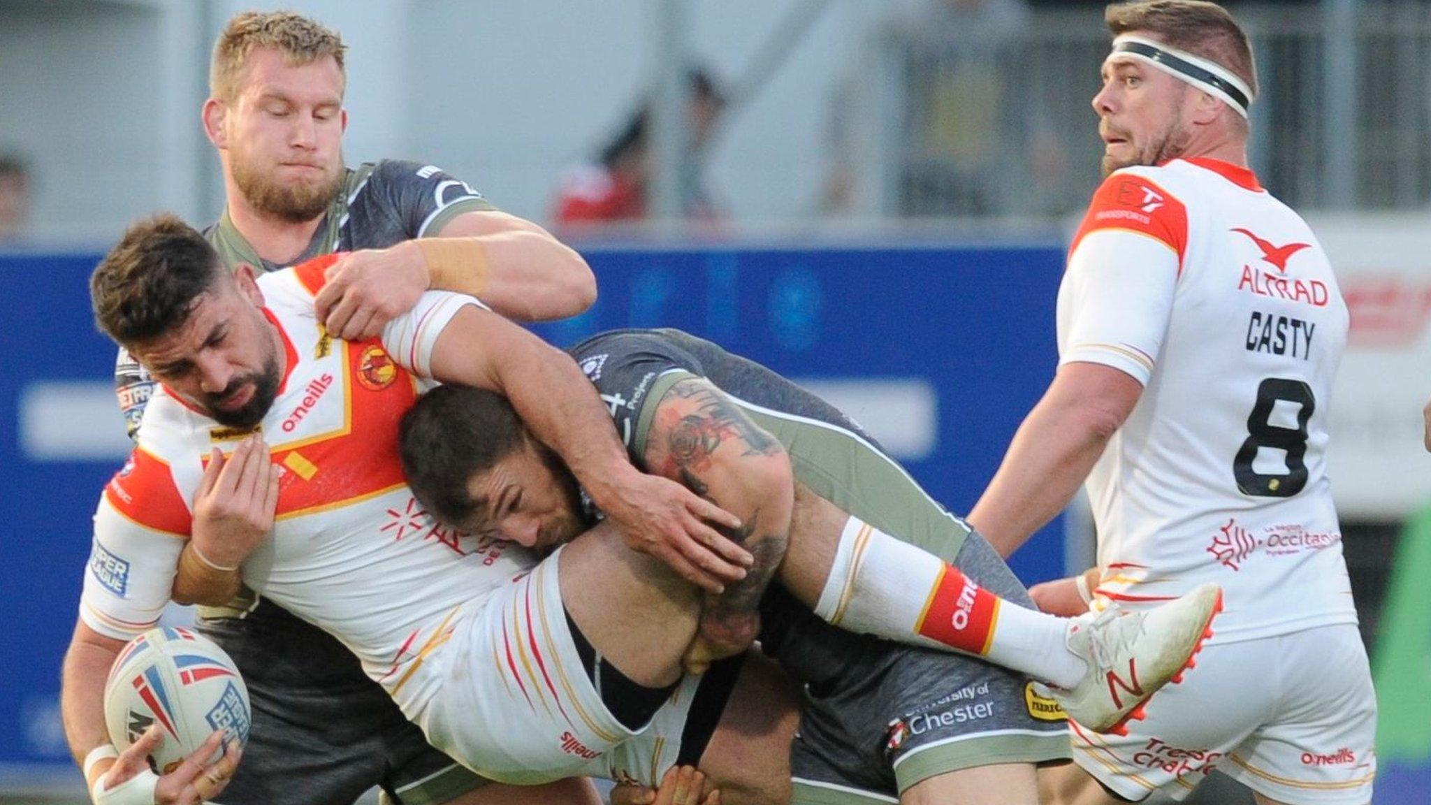 The lead changed hands four times late on between Catalans and Warrington in Perpignan