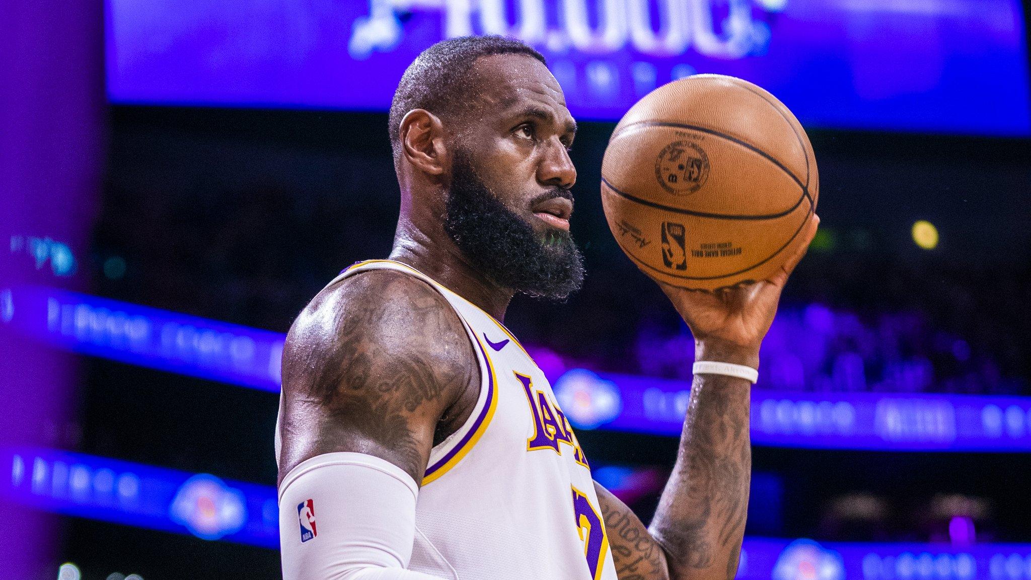 LeBron James marks his 40,000 point mark