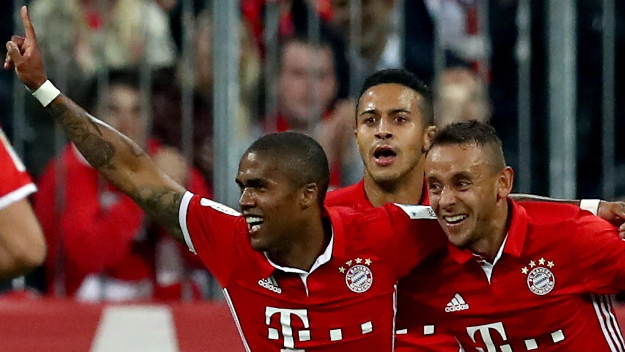 Douglas Costa.